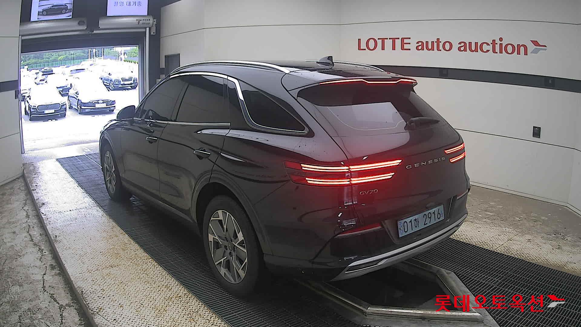2022 - genesis gv70