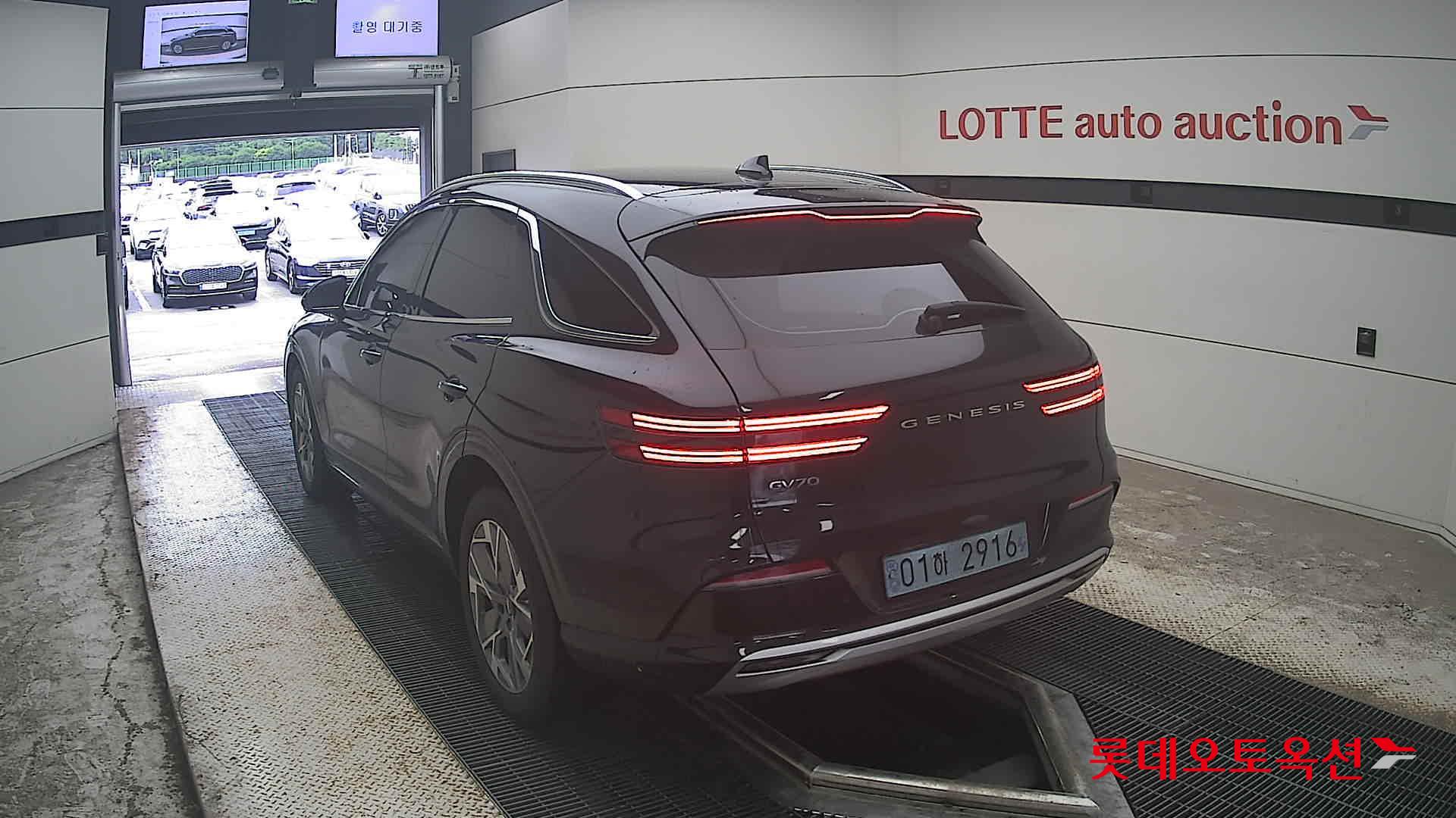 2022 - genesis gv70