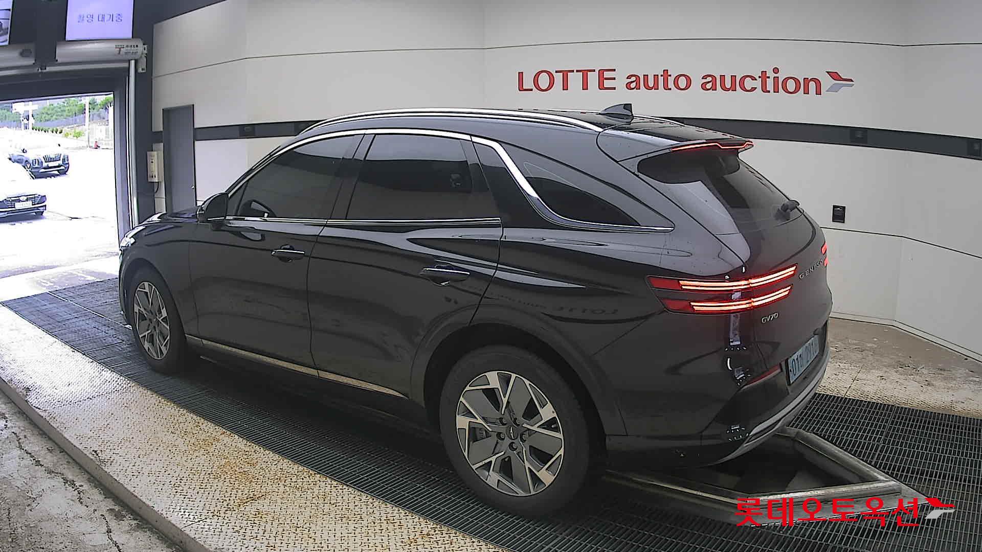 2022 - genesis gv70