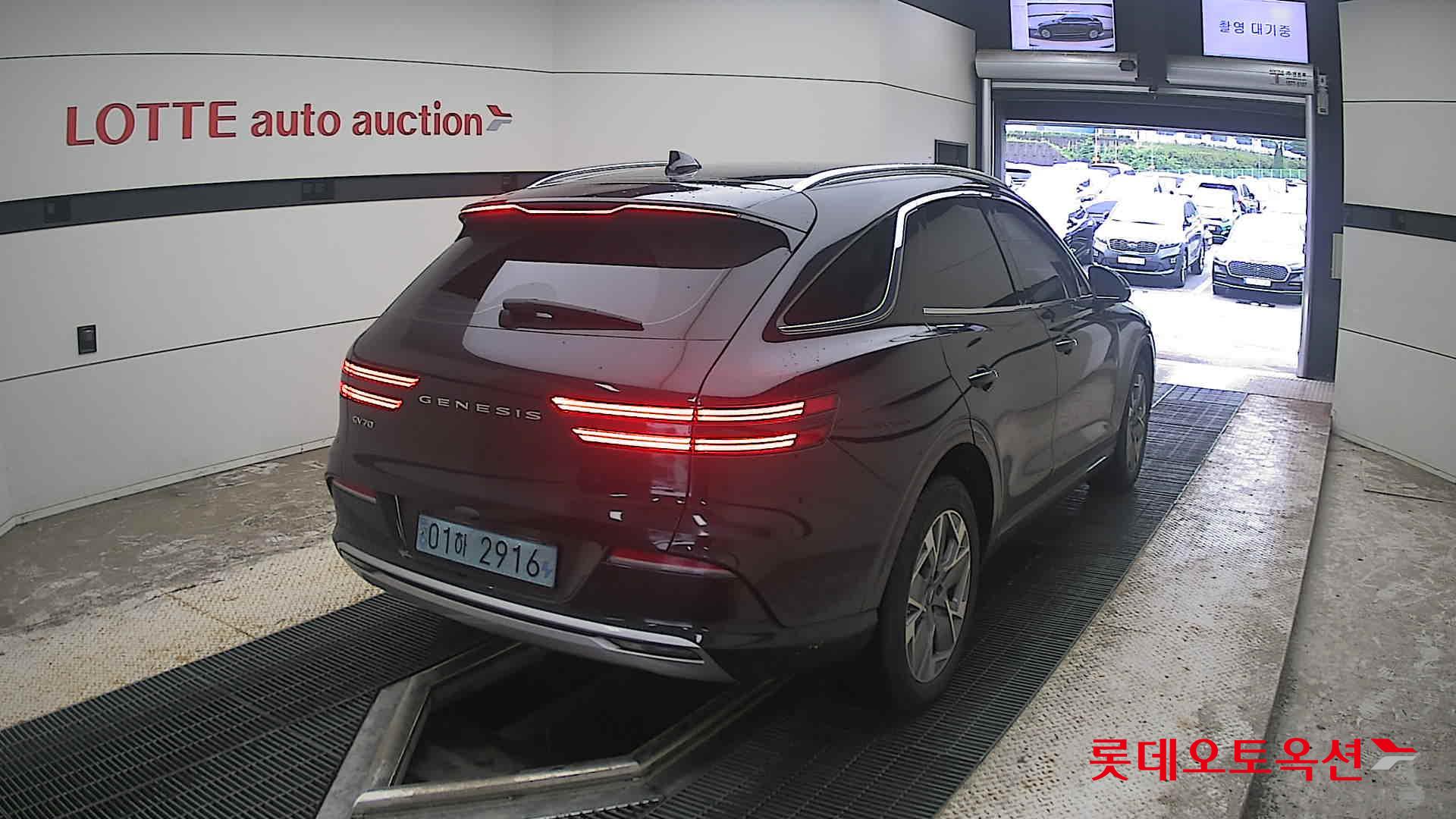 2022 - genesis gv70