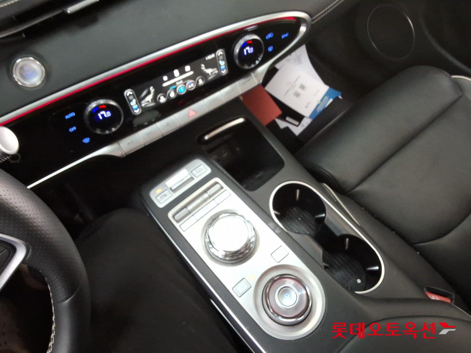 2022 - genesis gv70