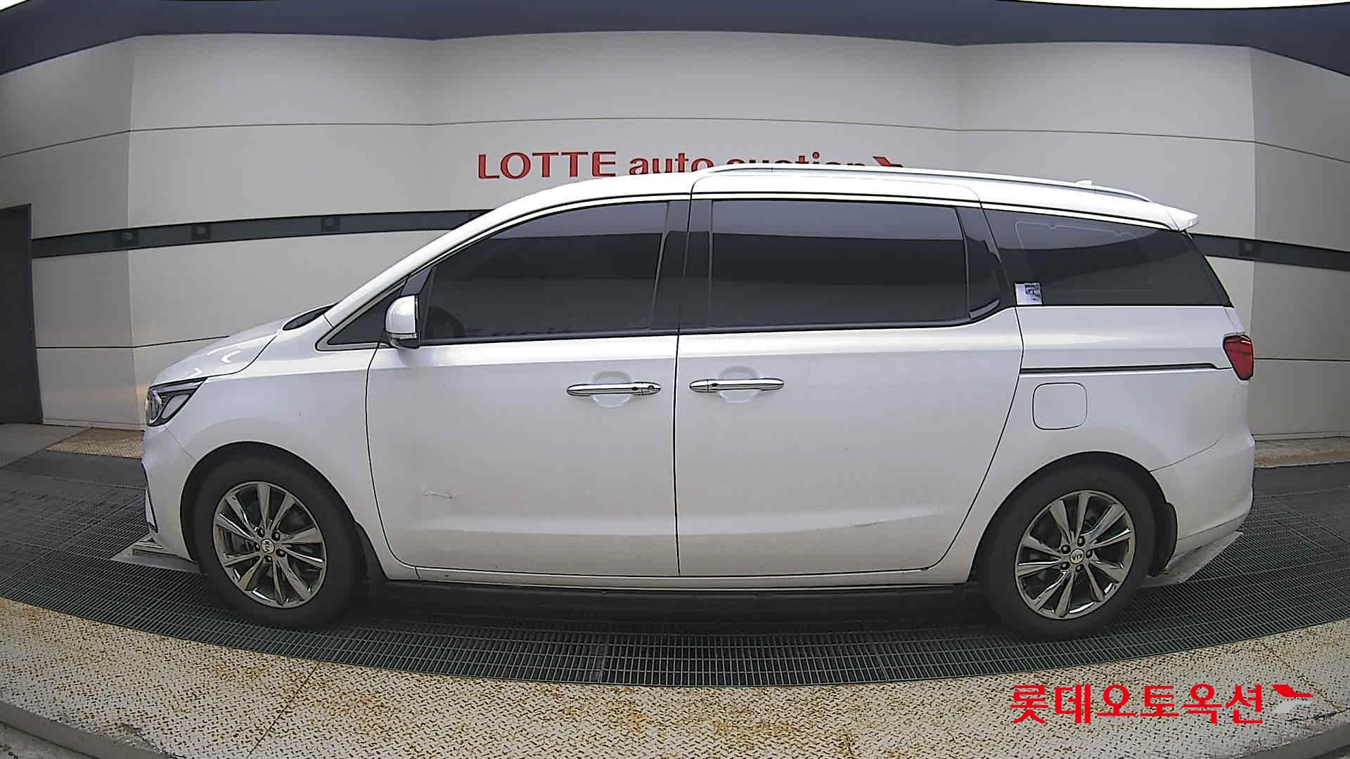 2020 - kia carnival