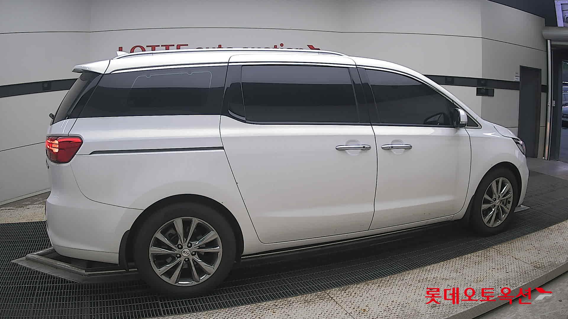 2020 - kia carnival