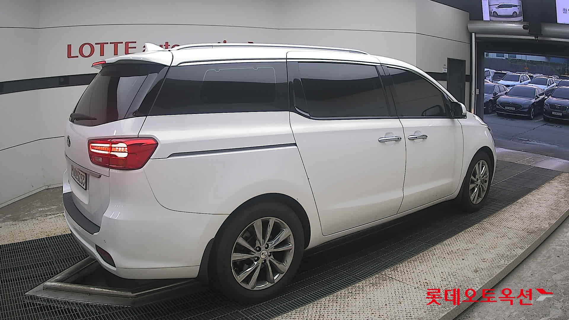 2020 - kia carnival