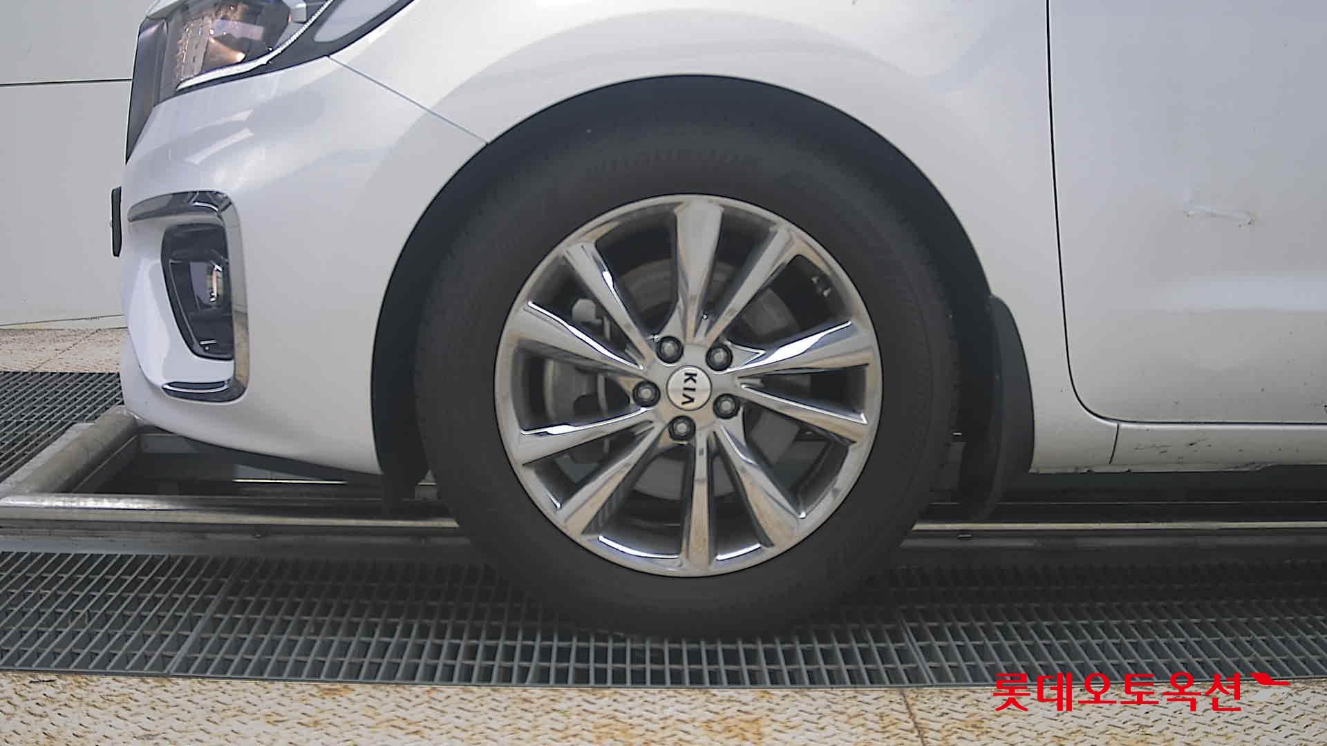 2020 - kia carnival