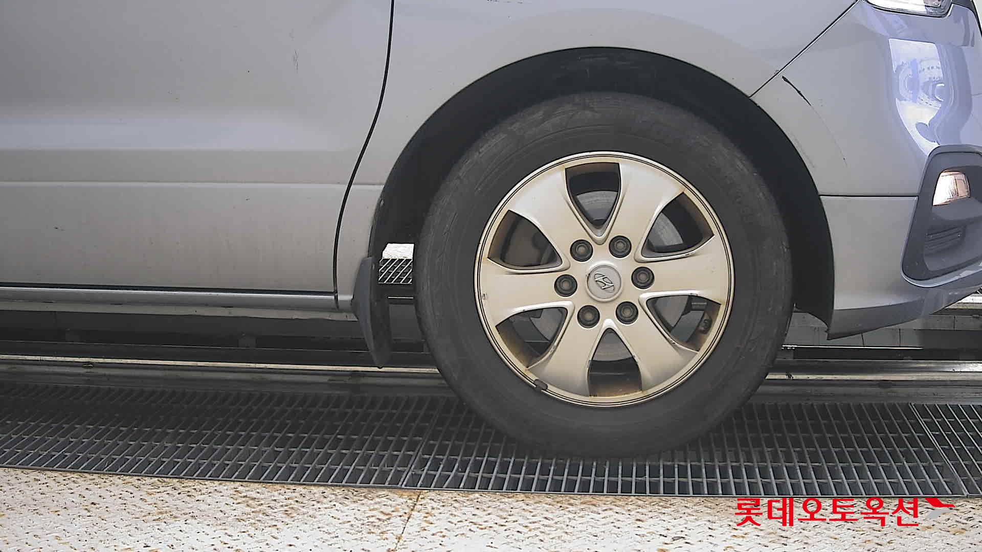 2021 - hyundai grand starex