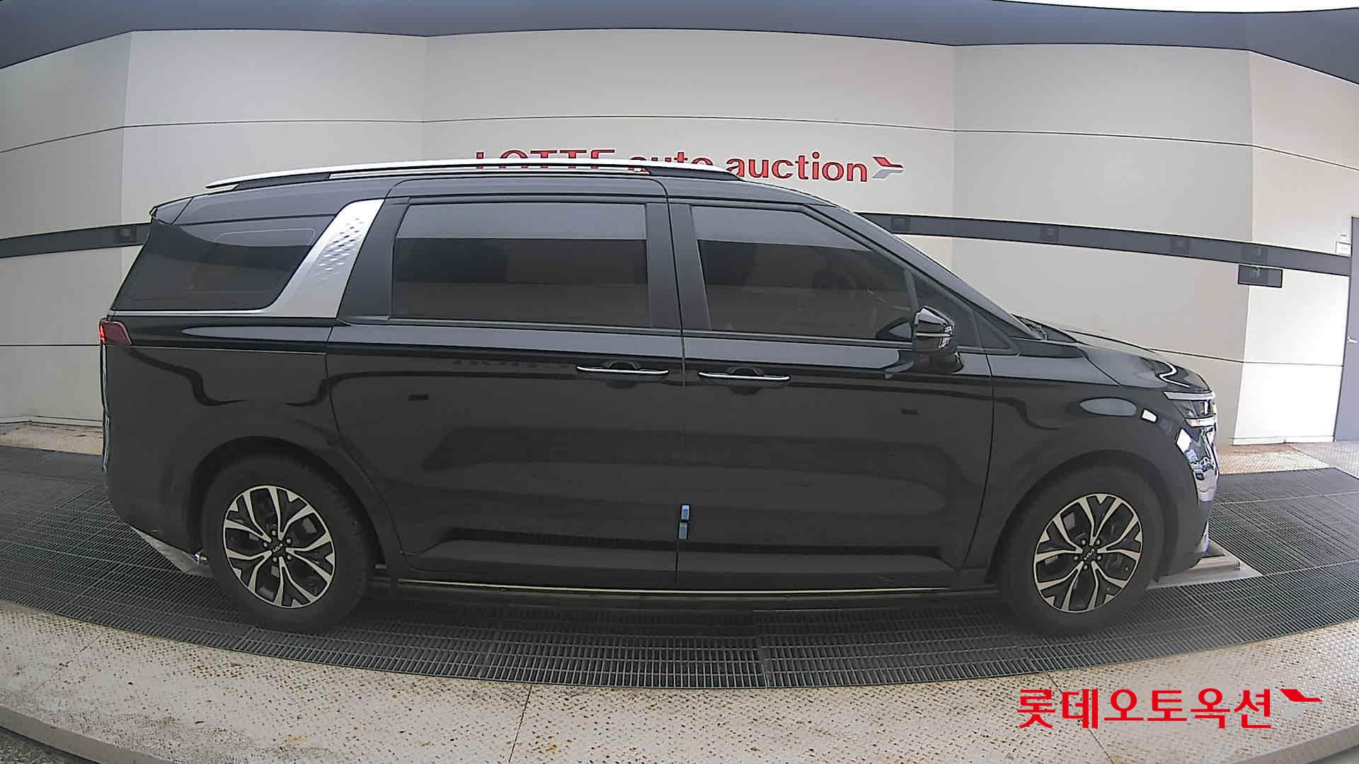 2022 - kia carnival