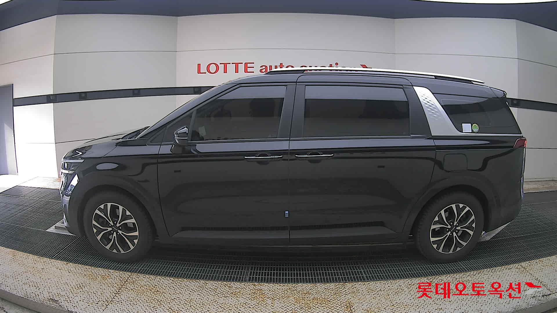 2022 - kia carnival