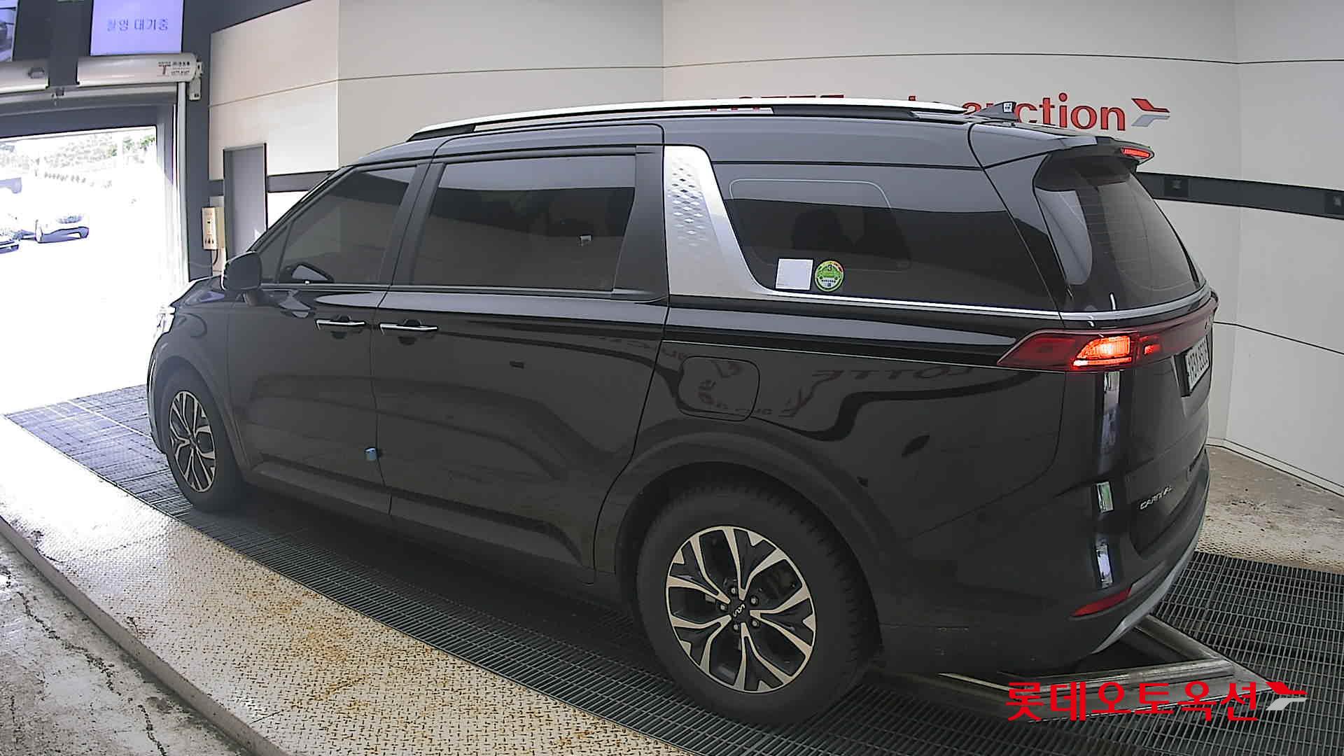 2022 - kia carnival