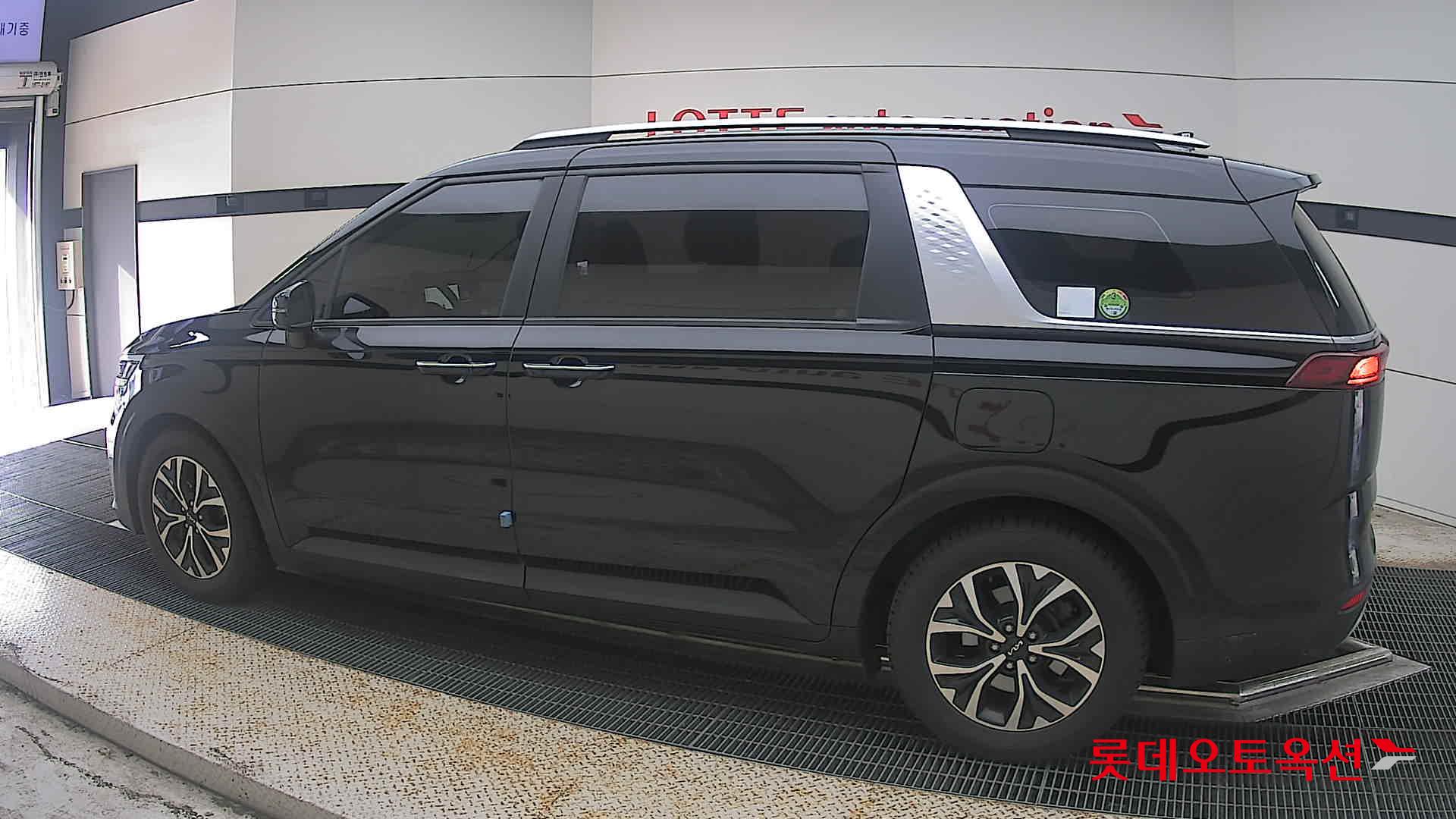 2022 - kia carnival