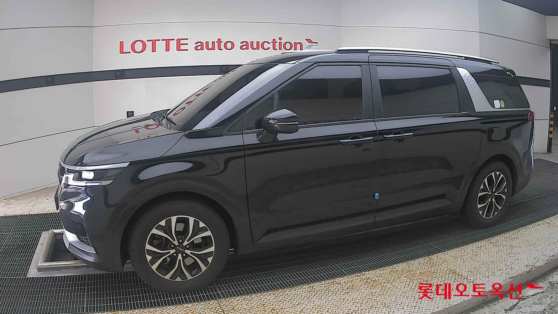 2022 - kia carnival
