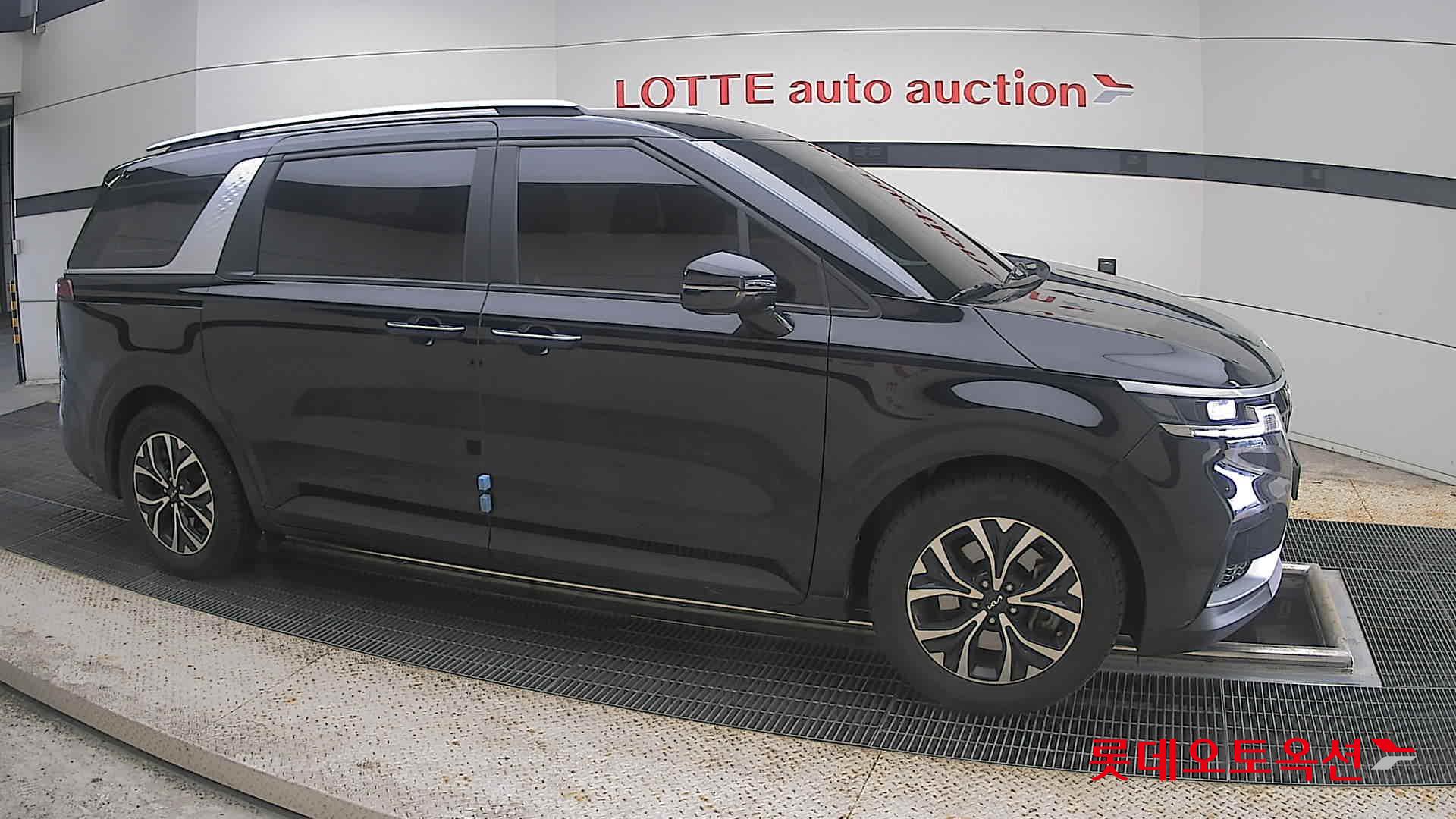 2022 - kia carnival