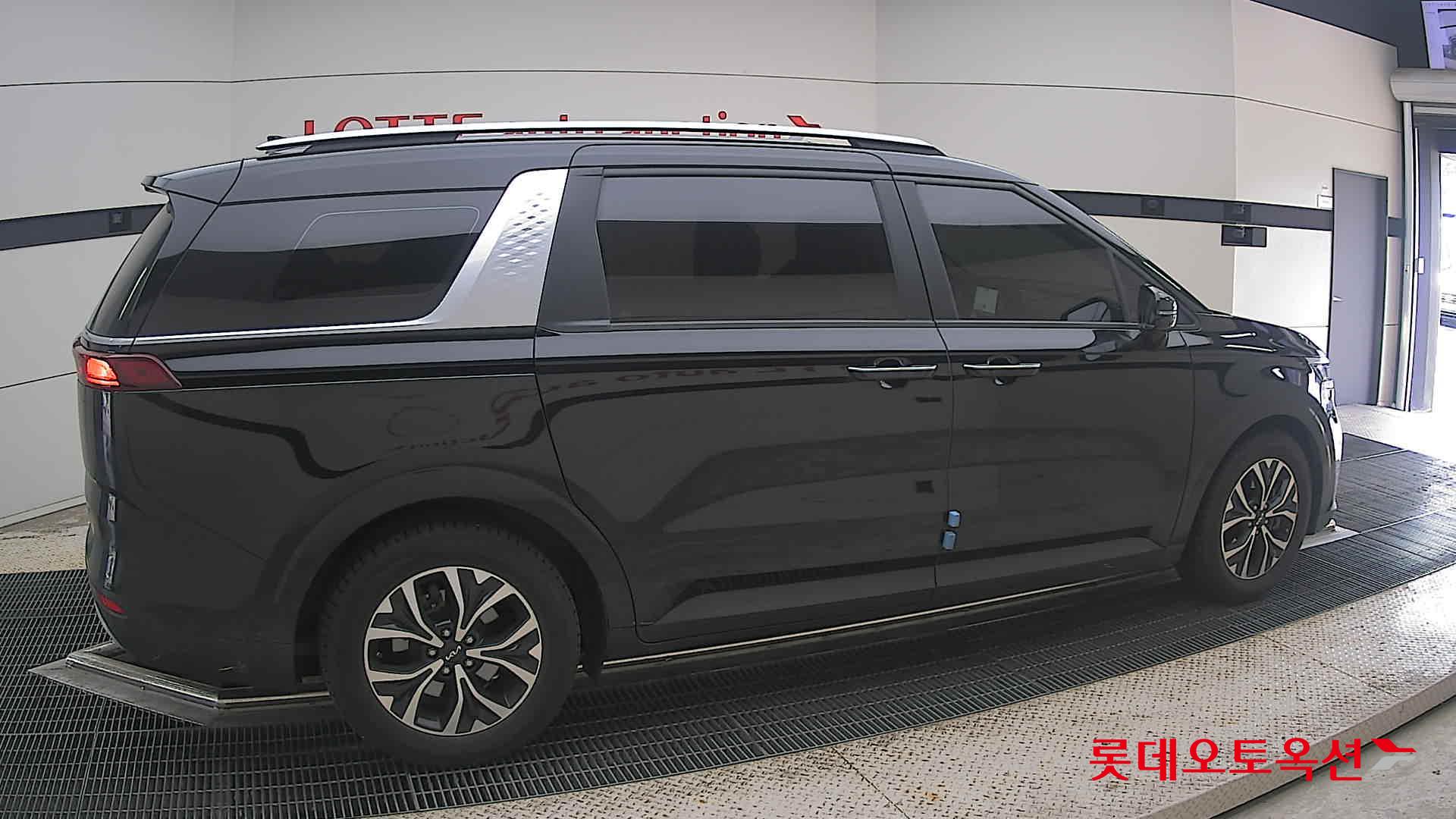 2022 - kia carnival