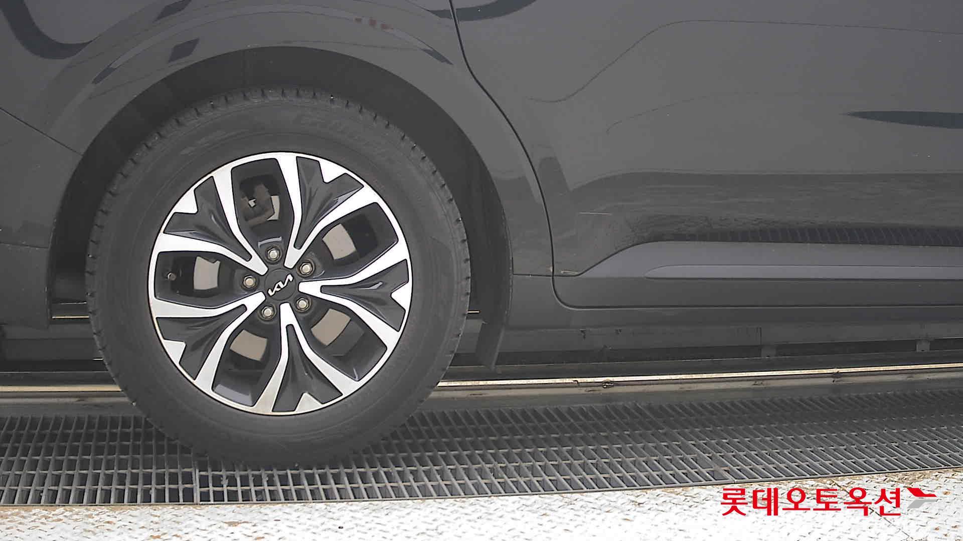 2022 - kia carnival