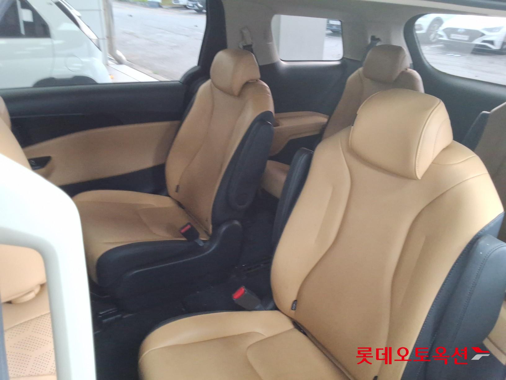 2022 - kia carnival