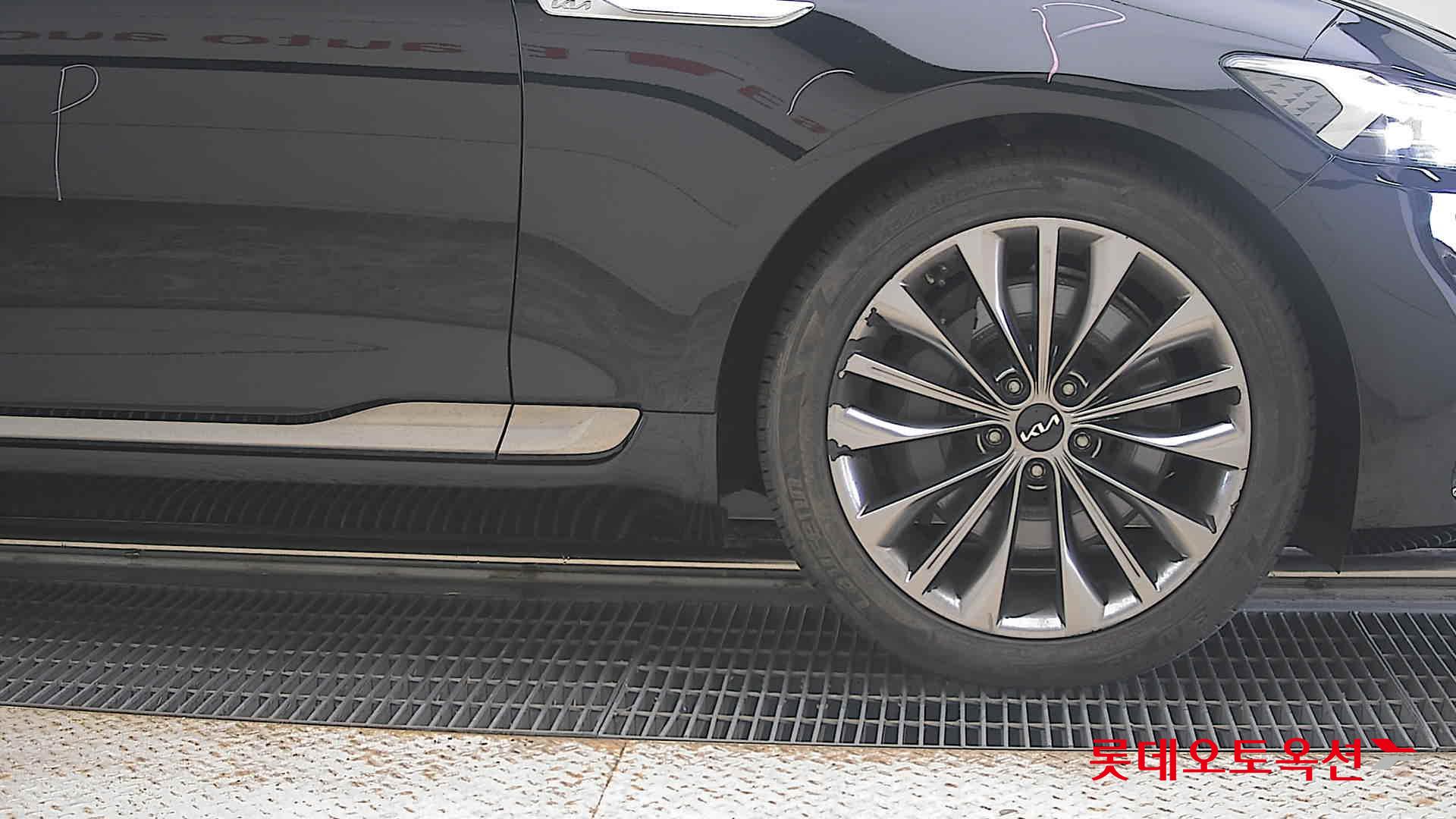 2022 - kia k9