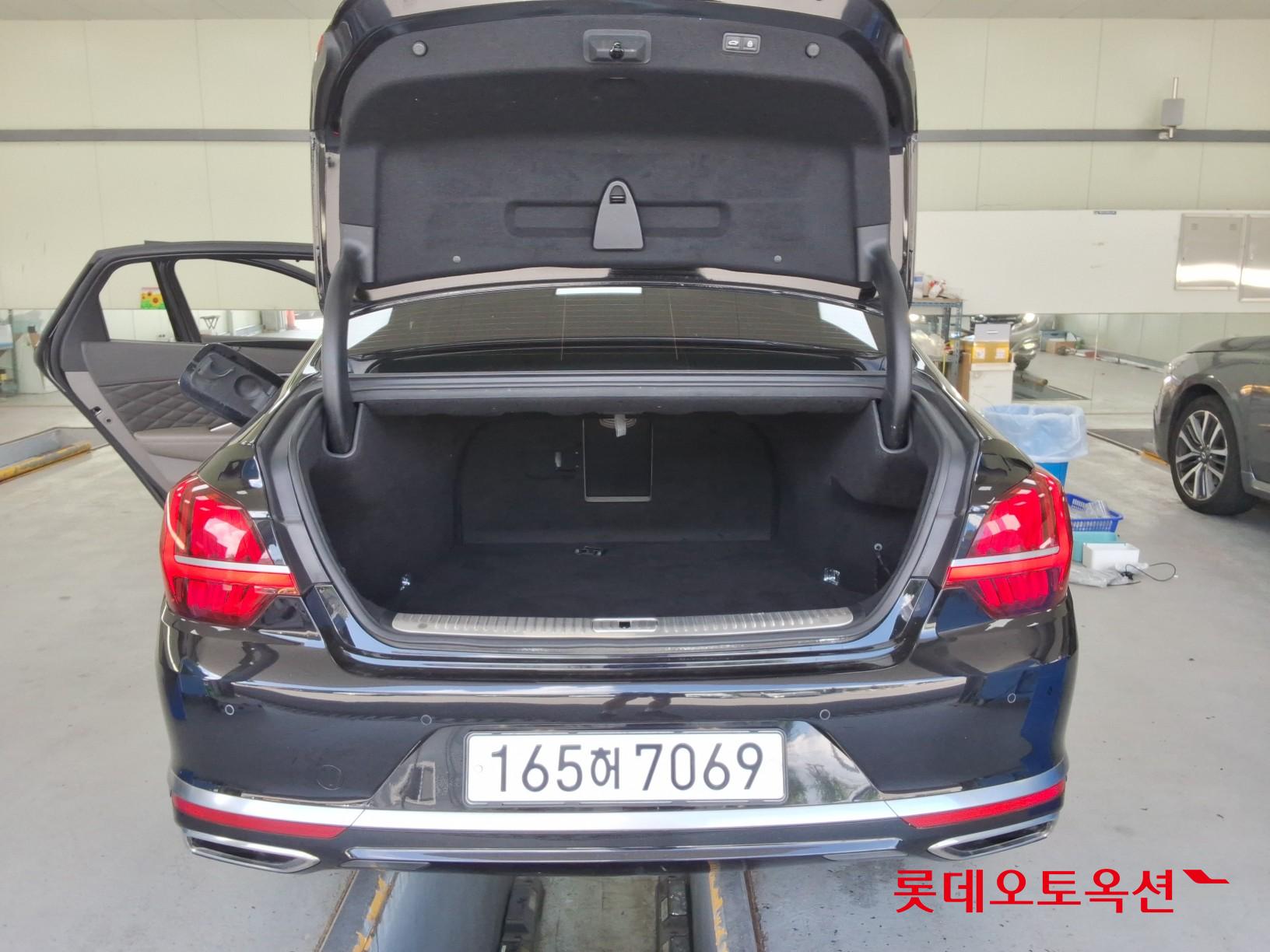 2022 - kia k9