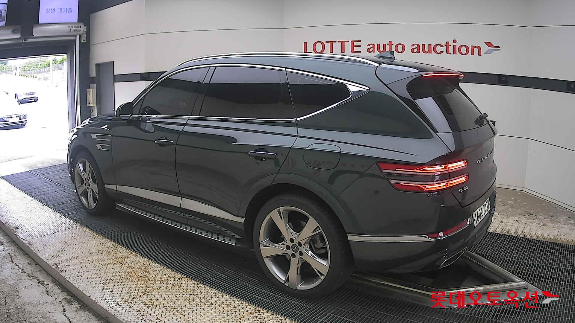 2021 - genesis gv80