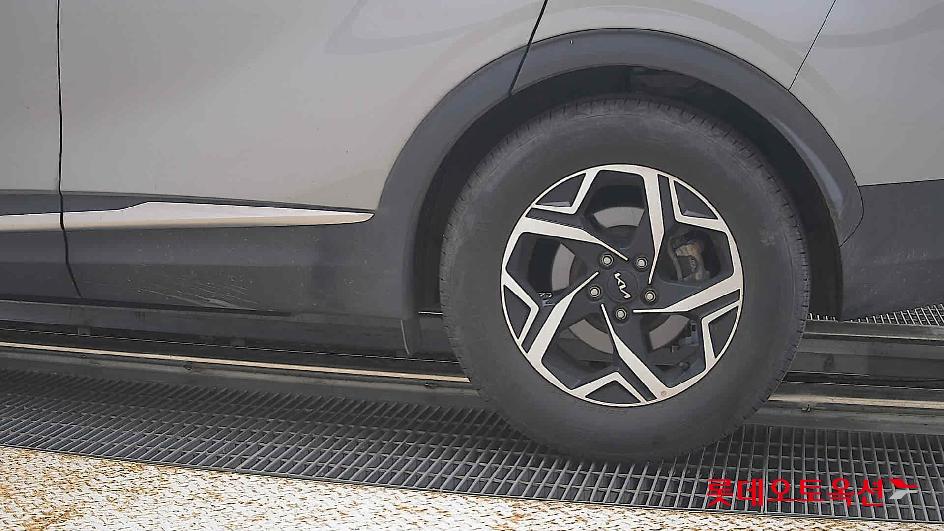 2023 - kia sportage