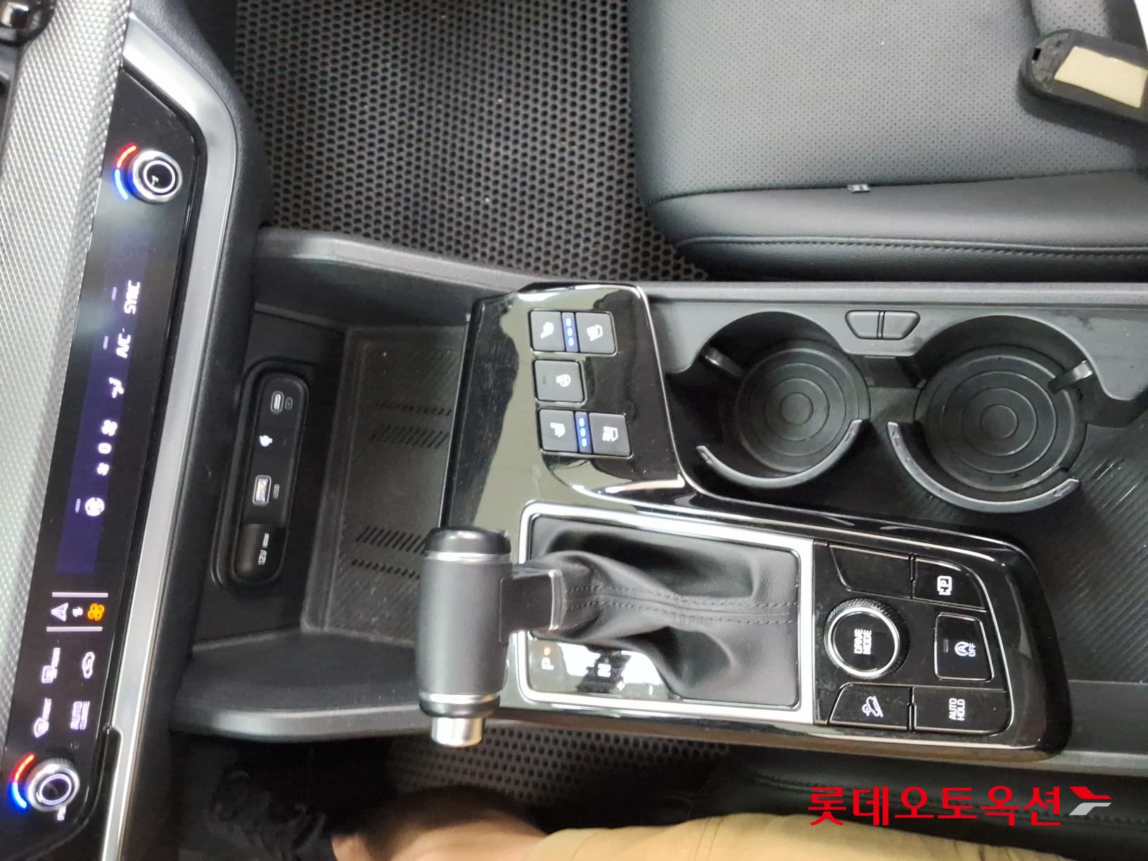 2023 - kia sportage