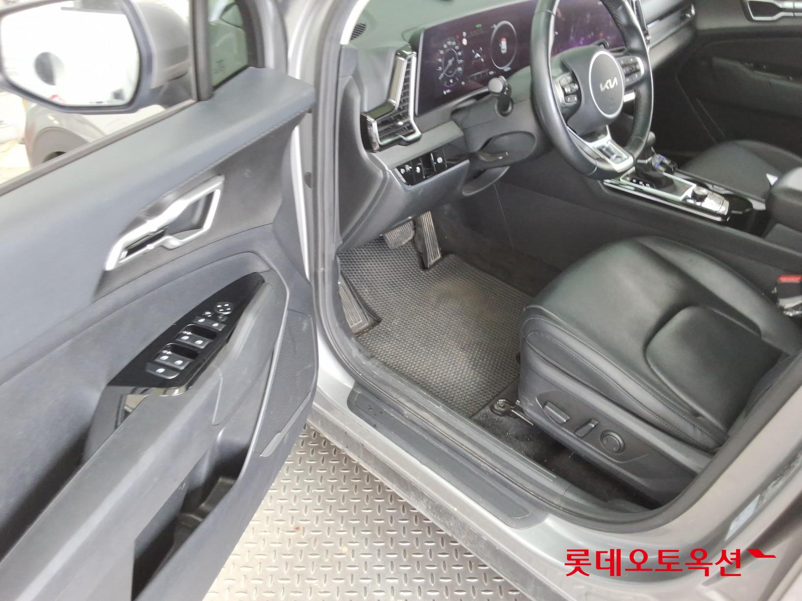 2023 - kia sportage