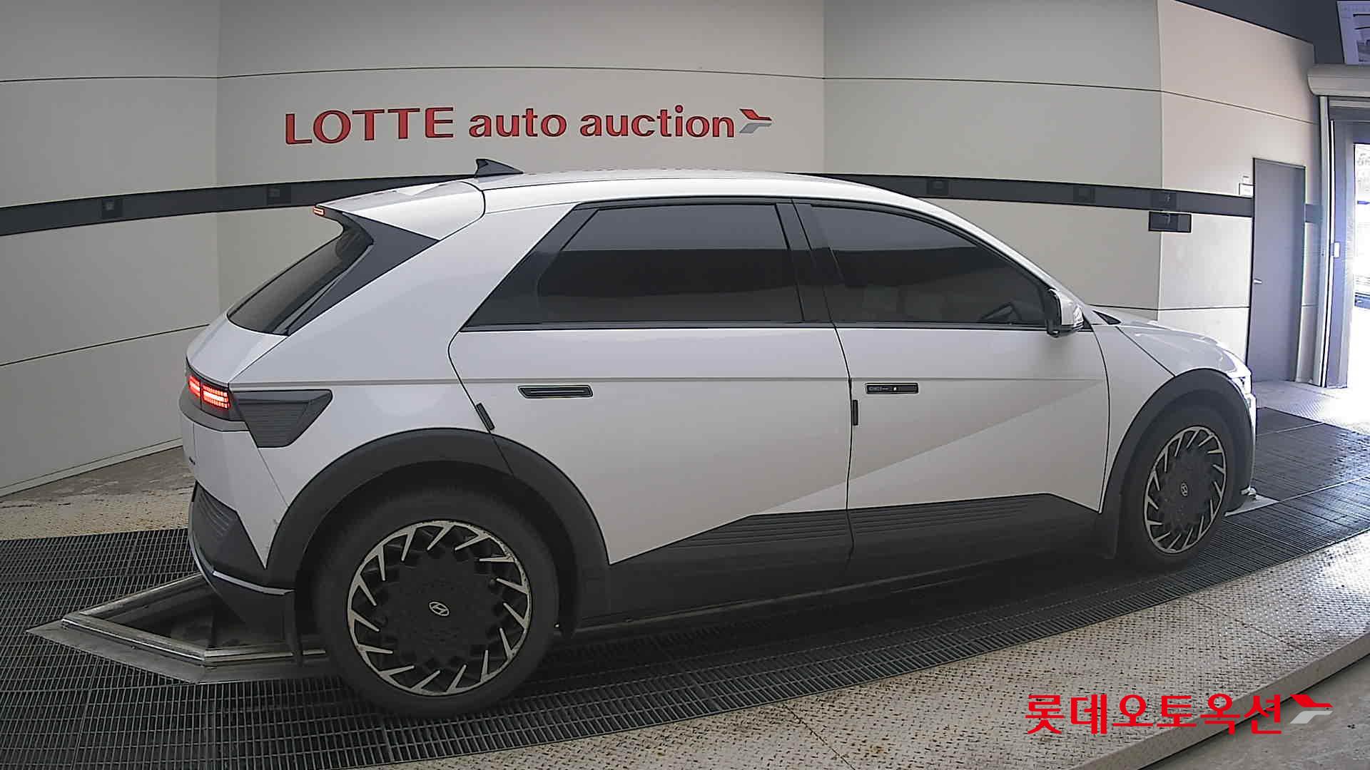 2023 - hyundai ioniq