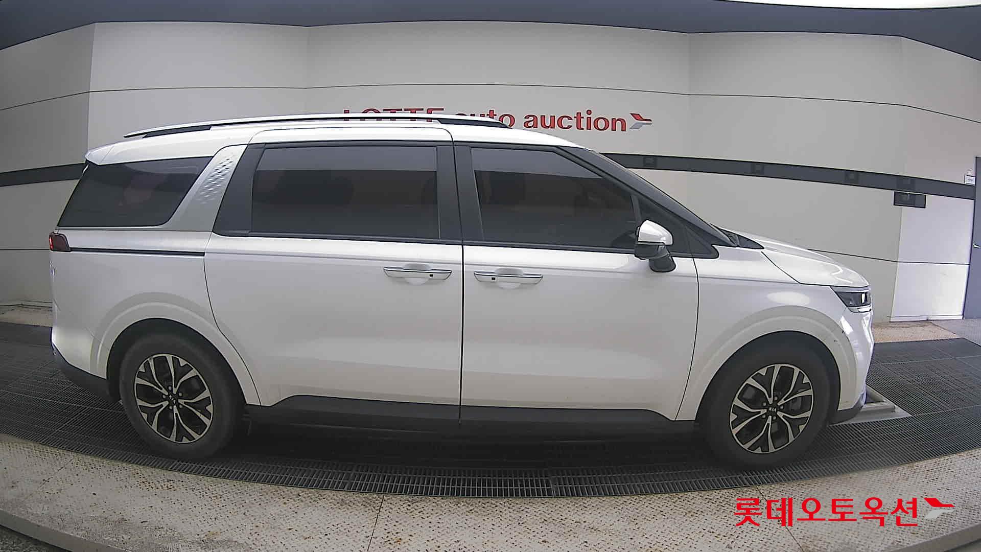 2021 - kia carnival
