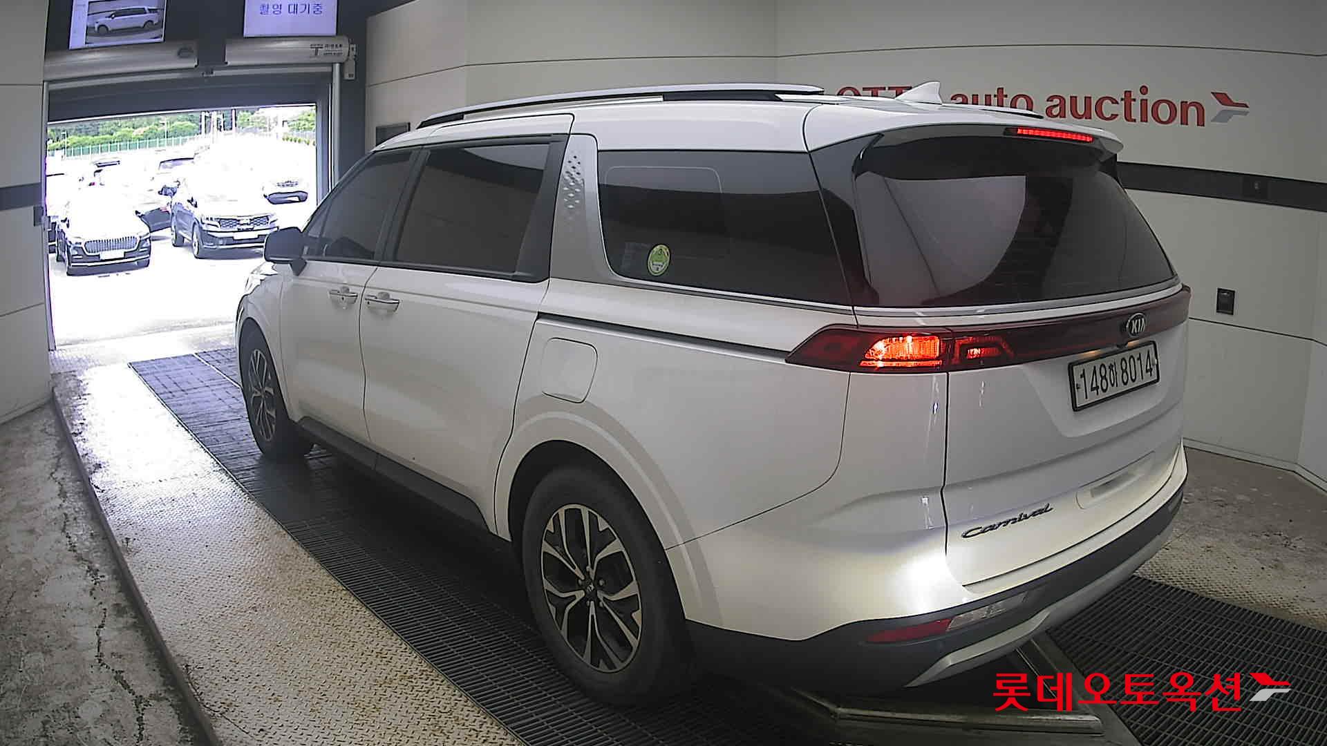 2021 - kia carnival