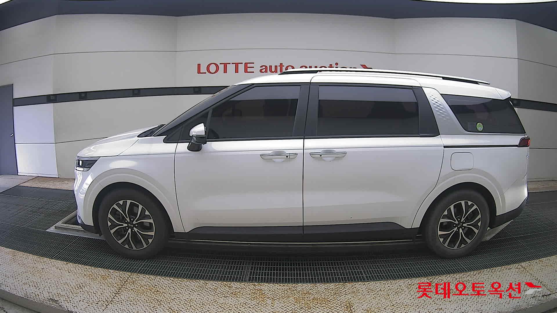 2021 - kia carnival