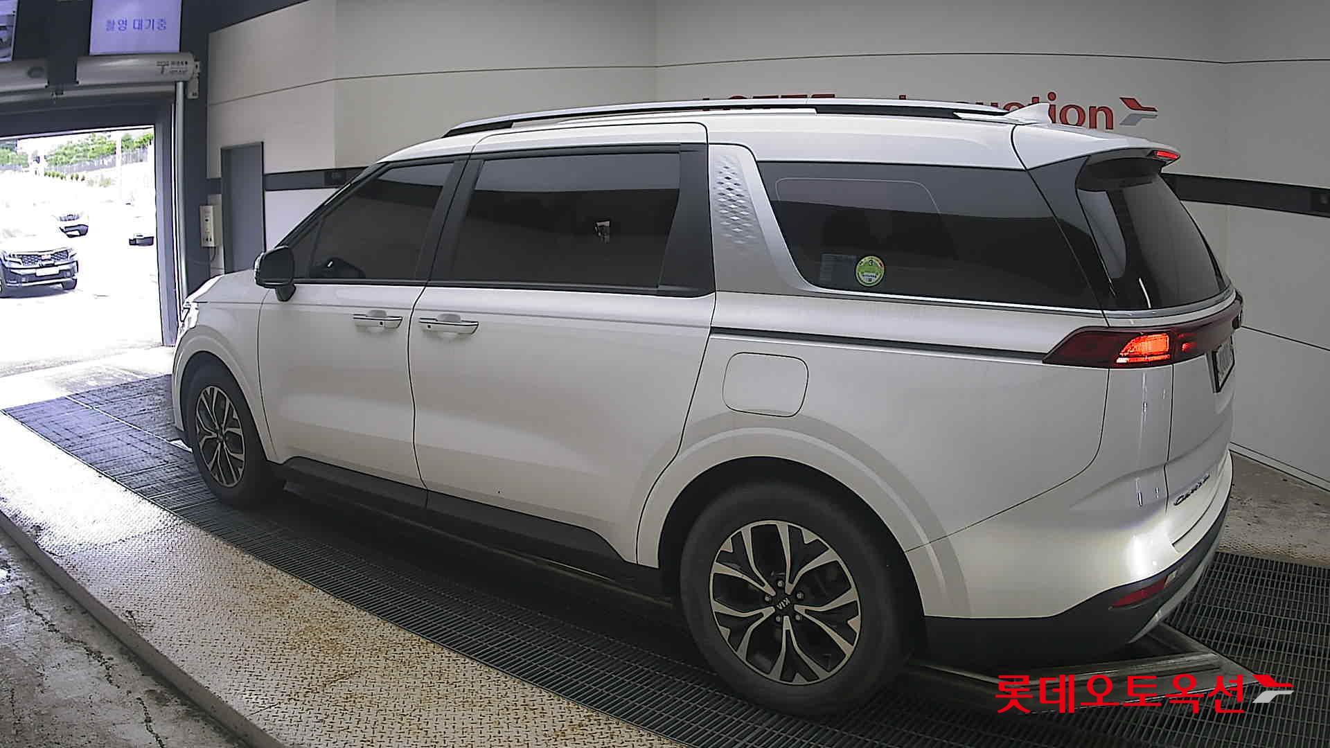 2021 - kia carnival