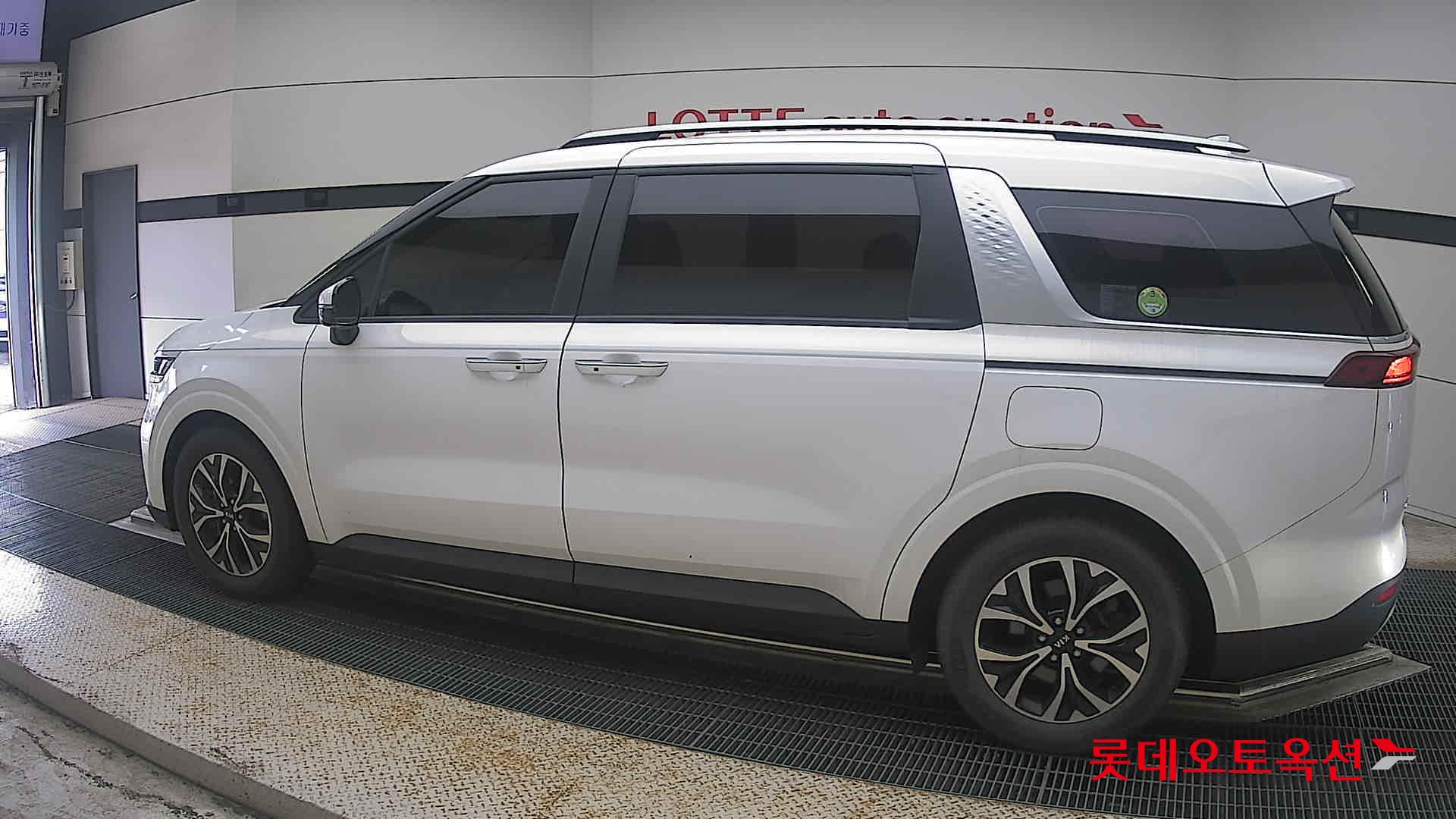 2021 - kia carnival