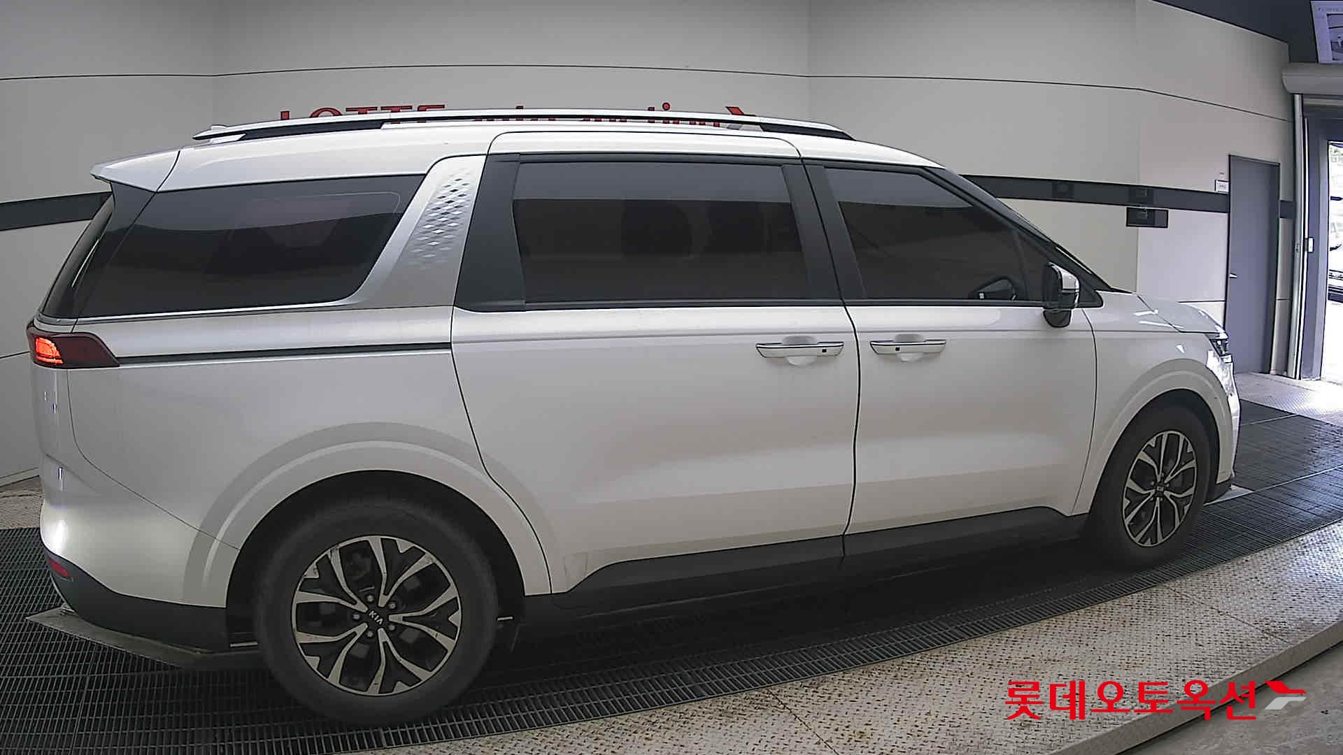 2021 - kia carnival