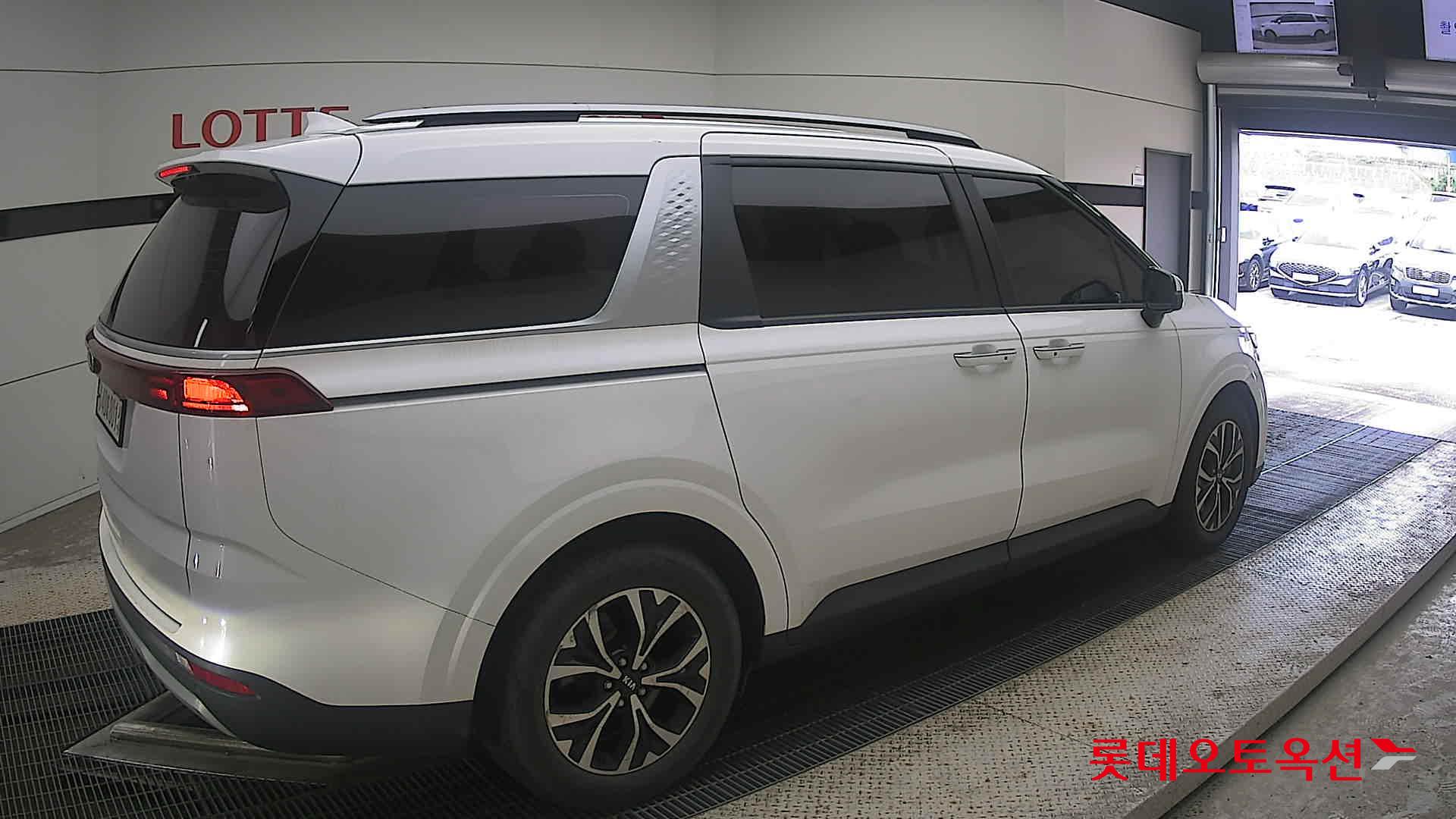 2021 - kia carnival
