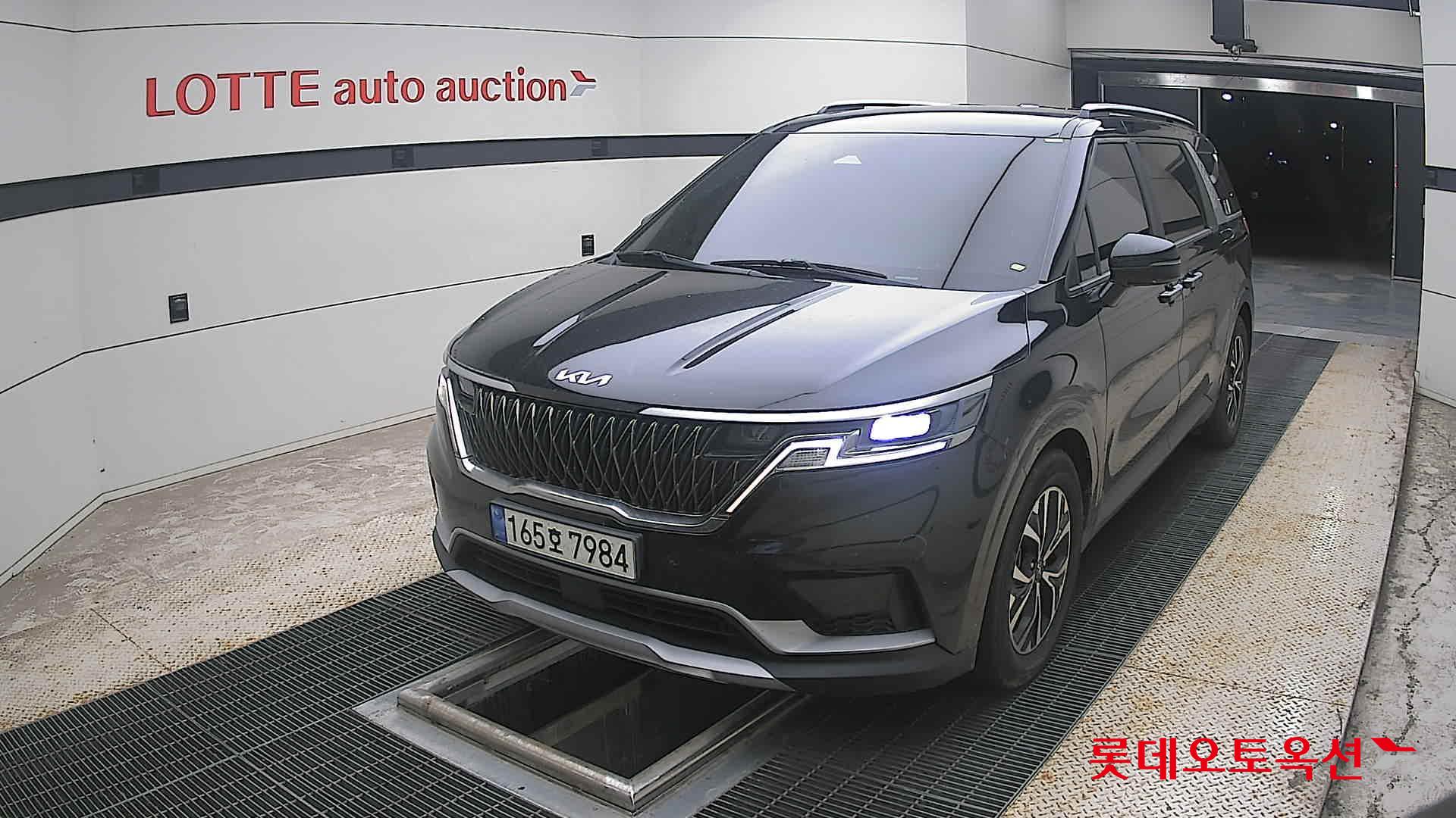 2022 - kia carnival