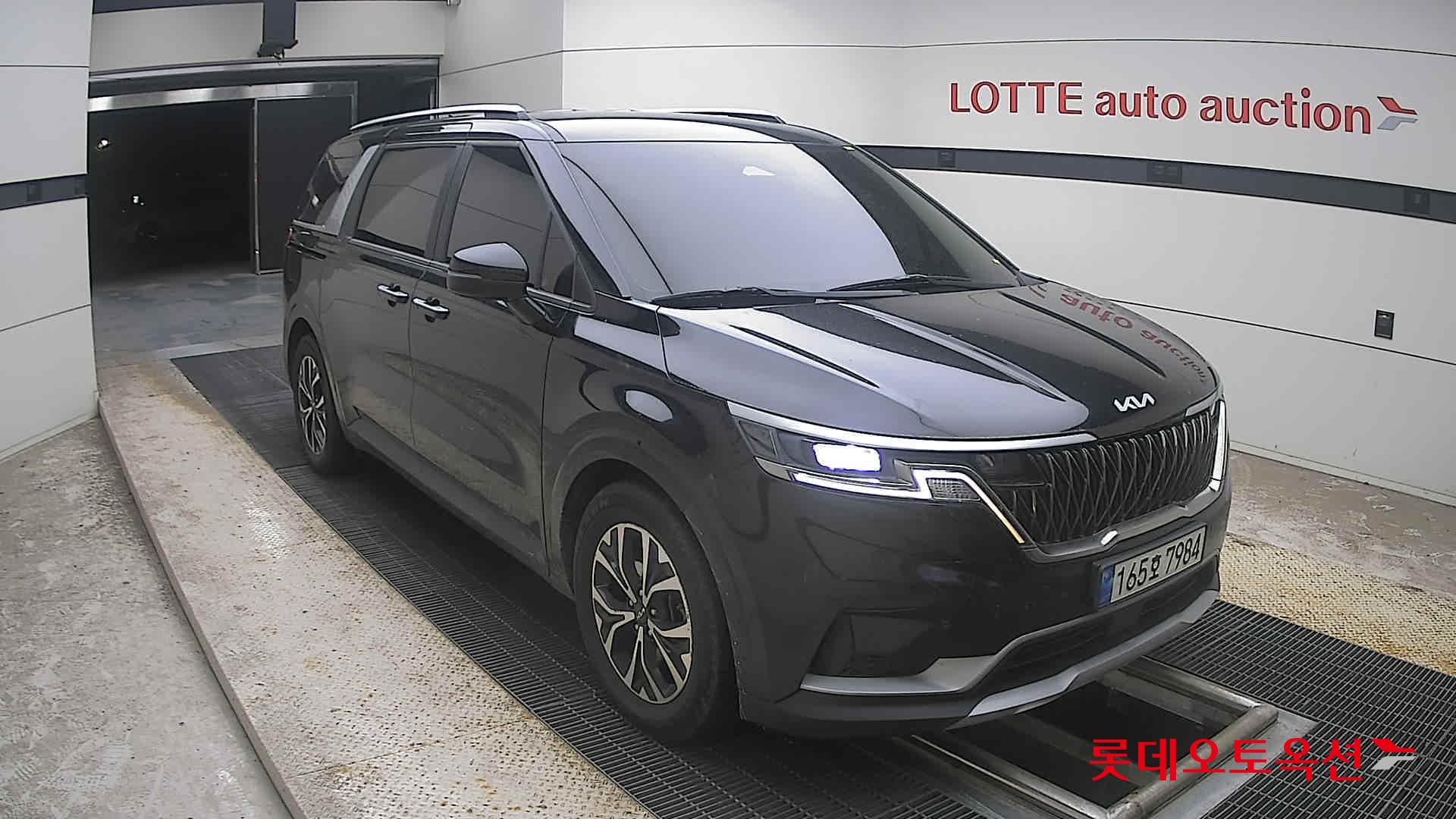 2022 - kia carnival