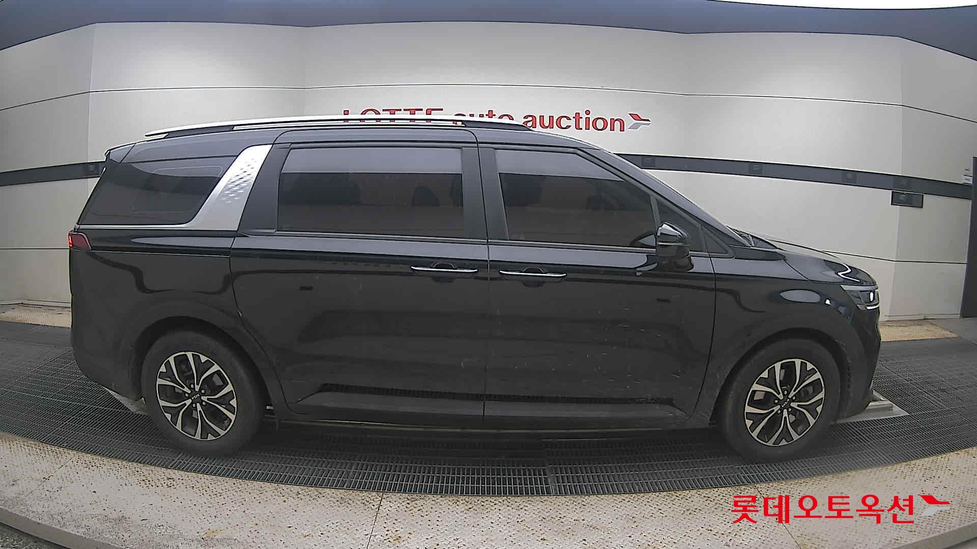 2022 - kia carnival