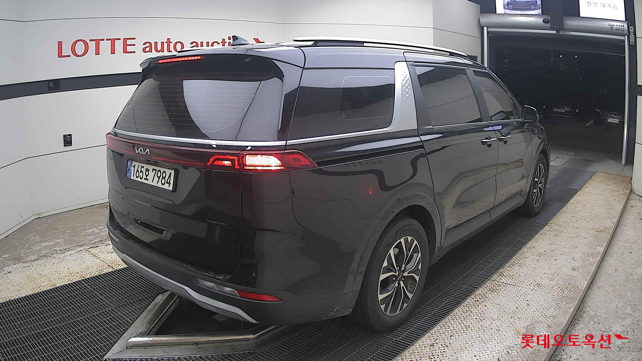 2022 - kia carnival