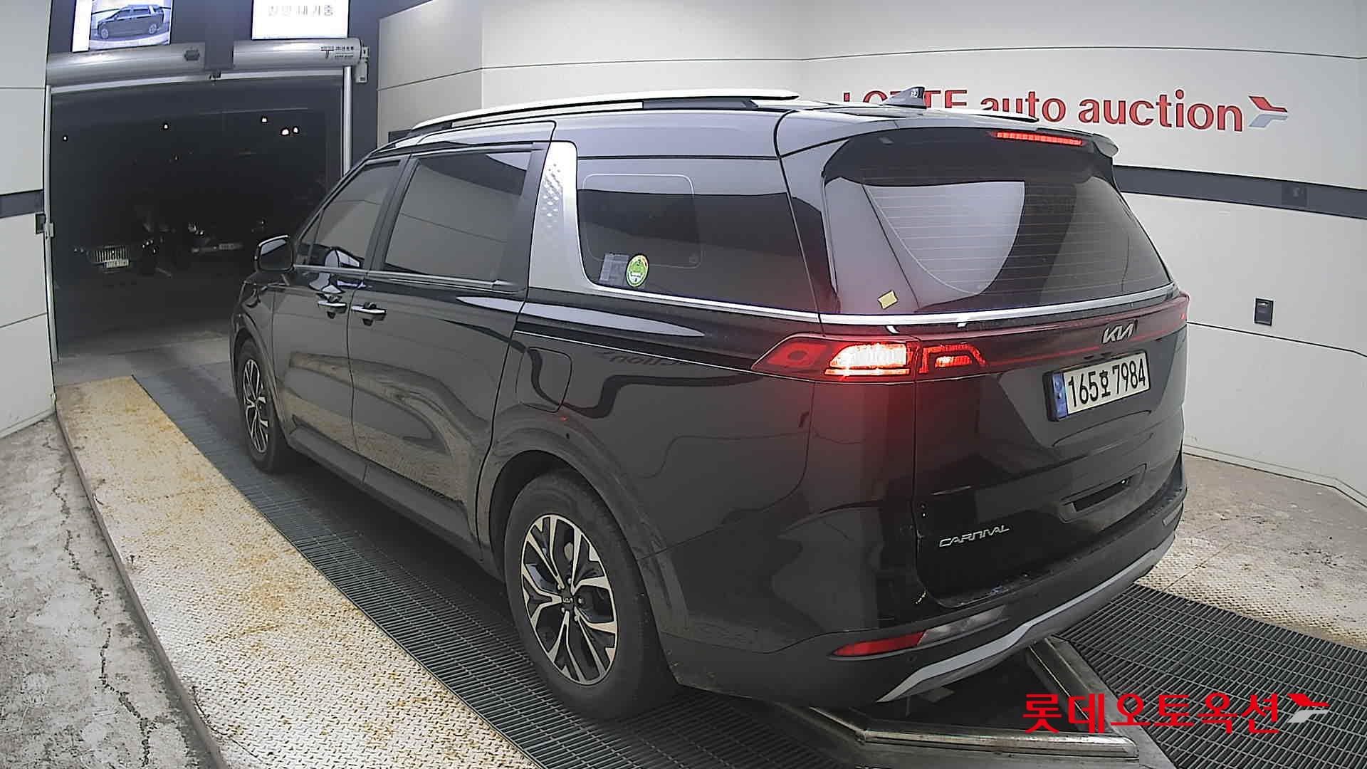 2022 - kia carnival