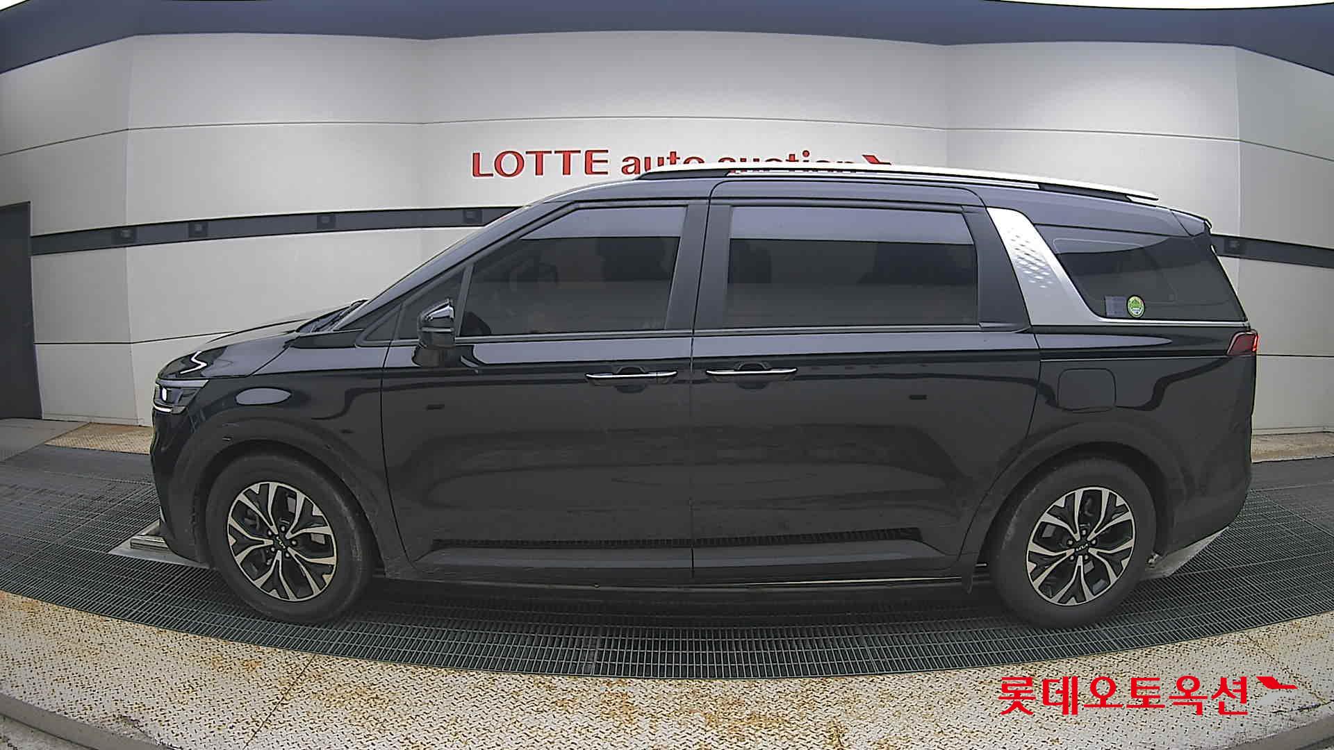 2022 - kia carnival