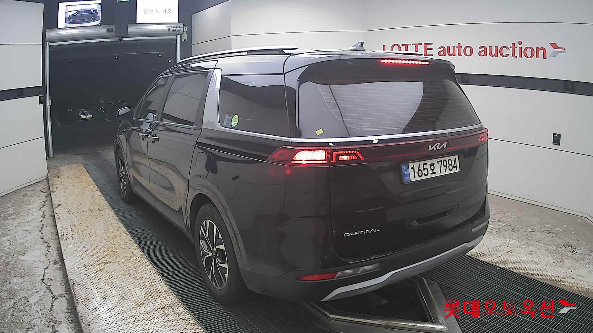 2022 - kia carnival