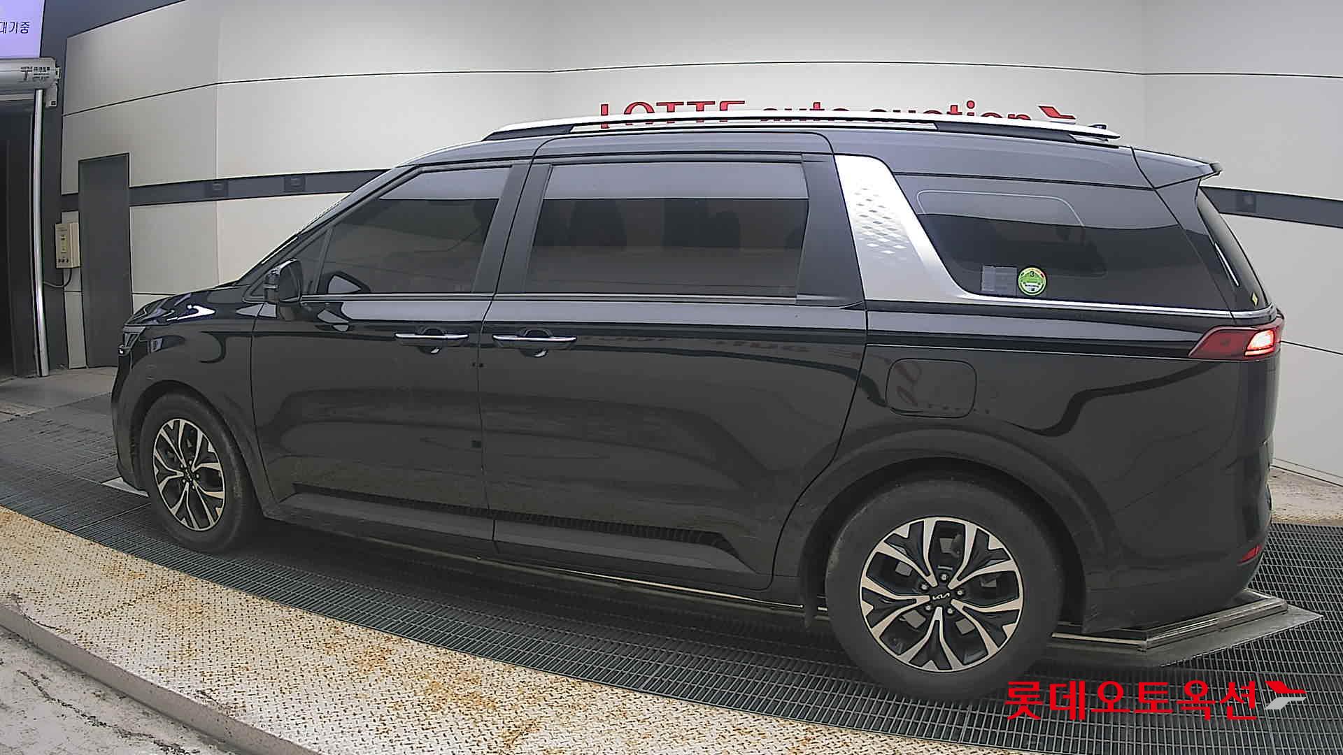 2022 - kia carnival