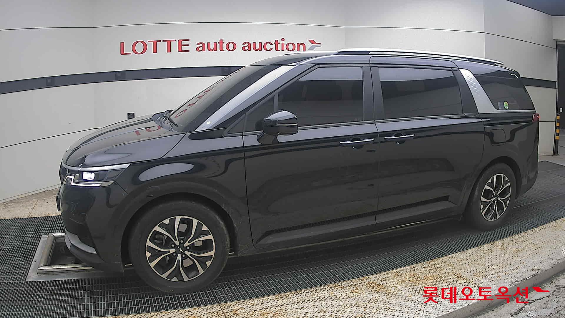 2022 - kia carnival