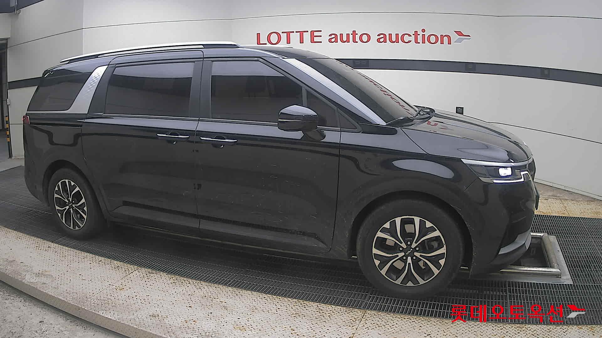 2022 - kia carnival