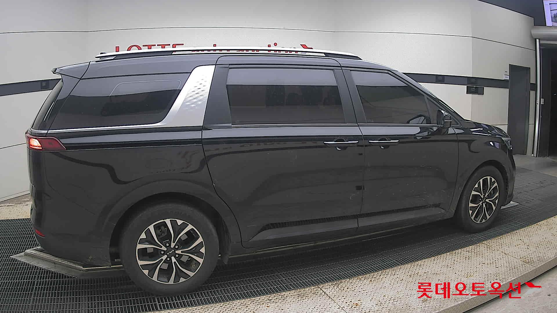 2022 - kia carnival