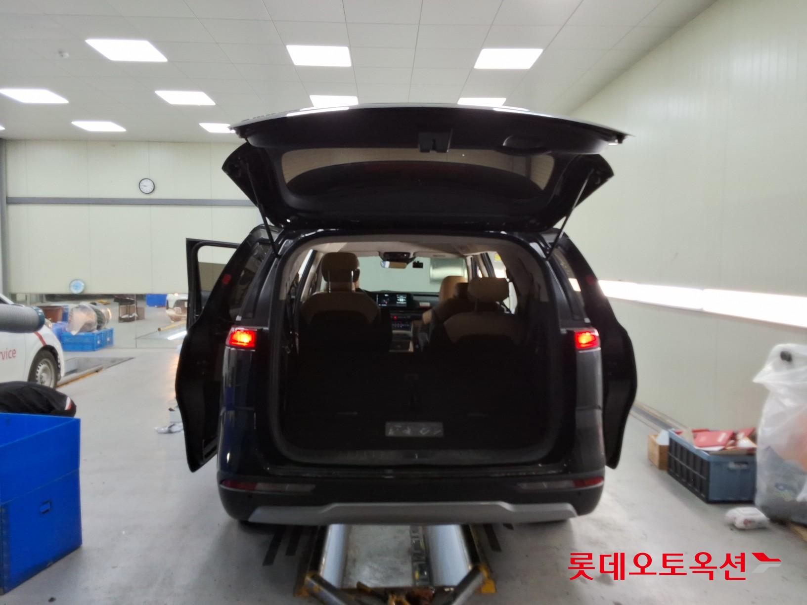 2022 - kia carnival