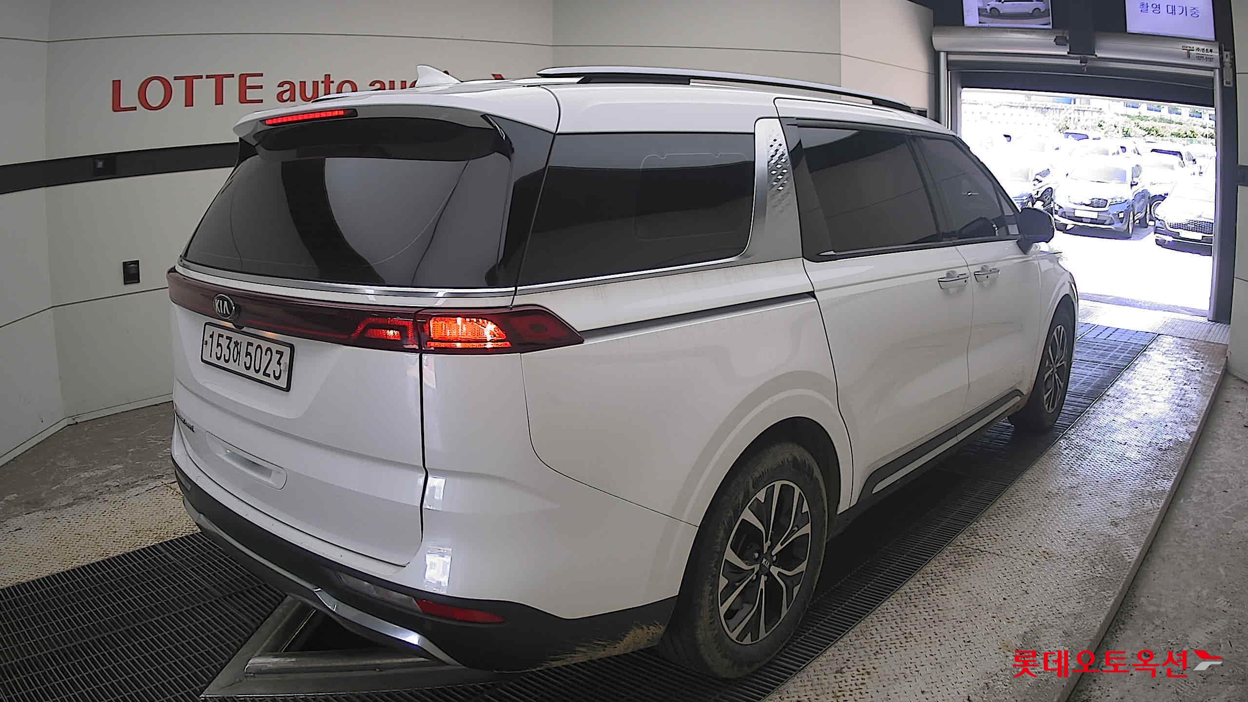 2021 - kia carnival