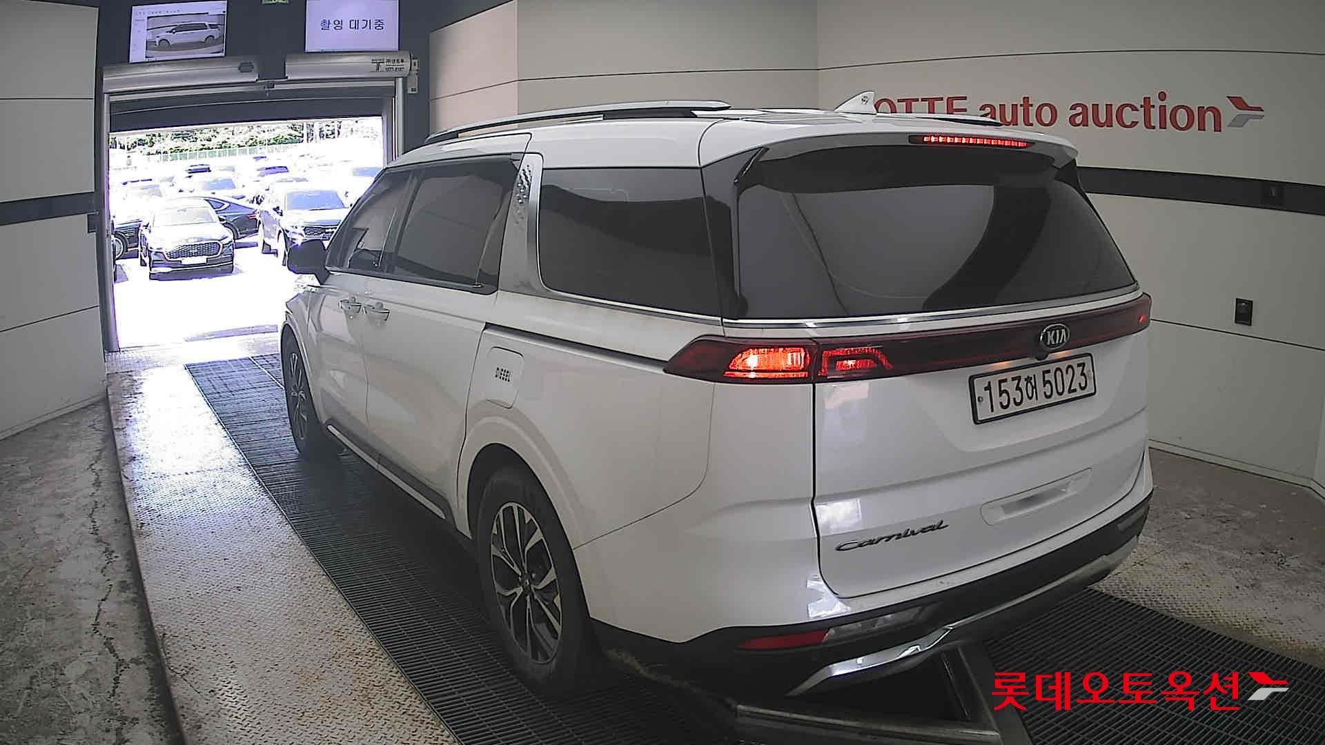 2021 - kia carnival