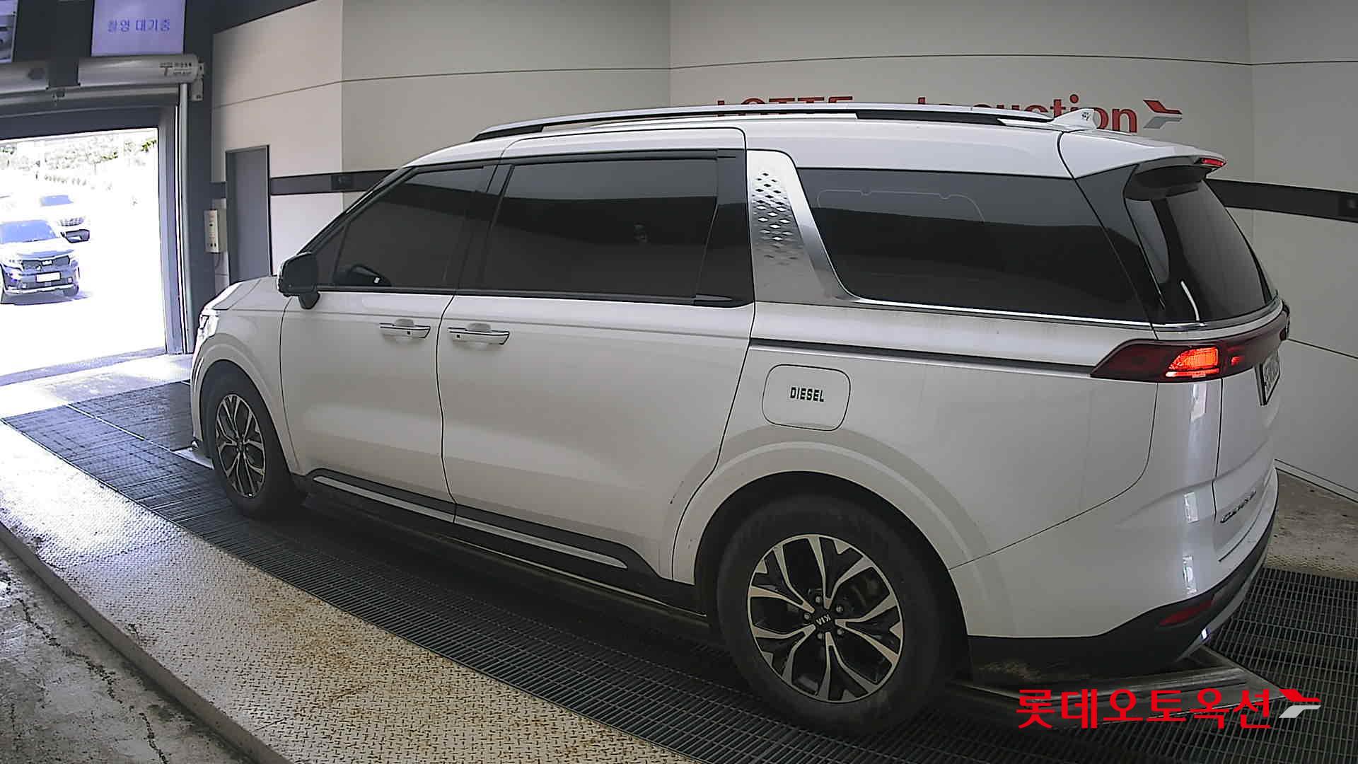 2021 - kia carnival