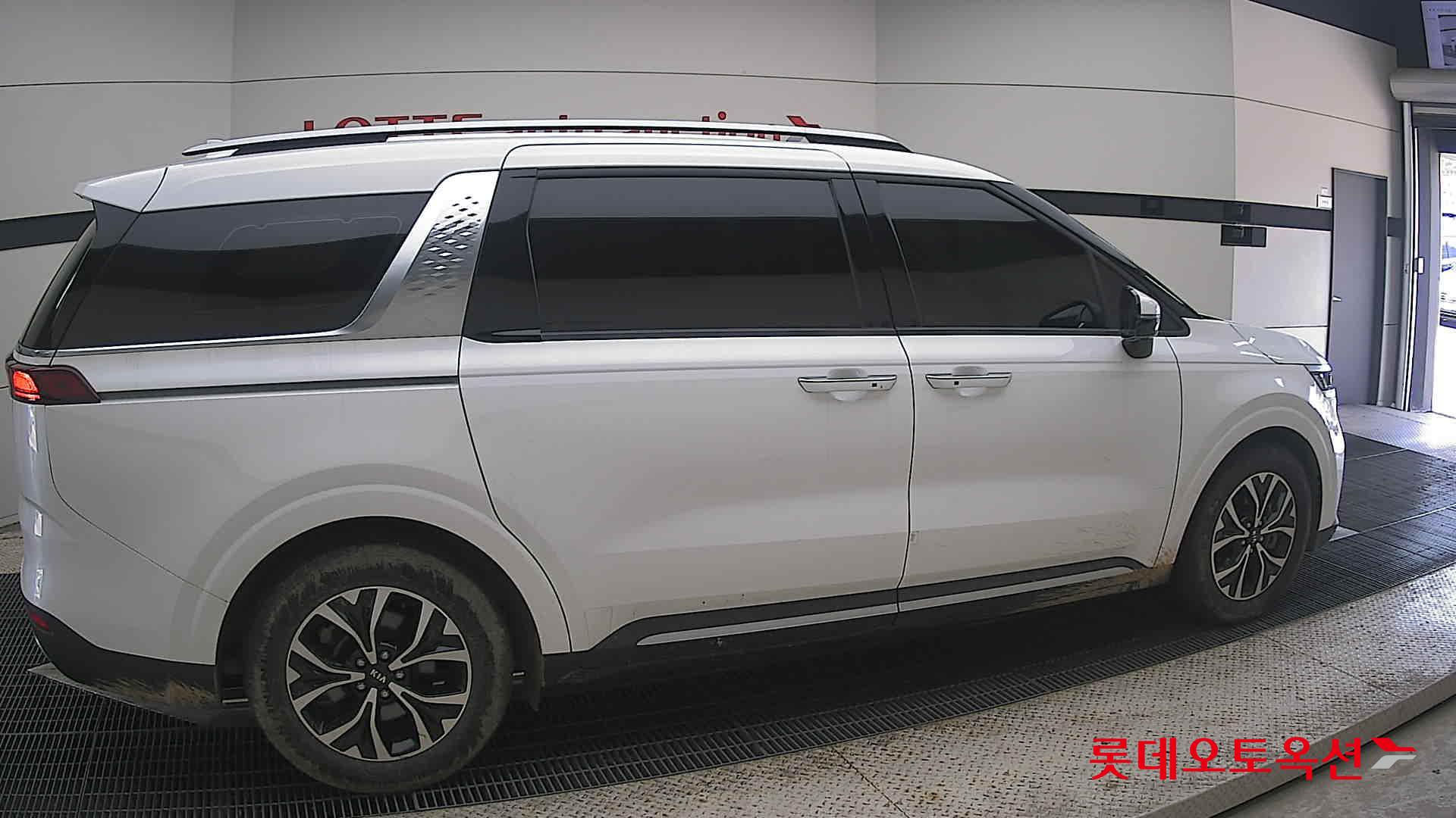 2021 - kia carnival