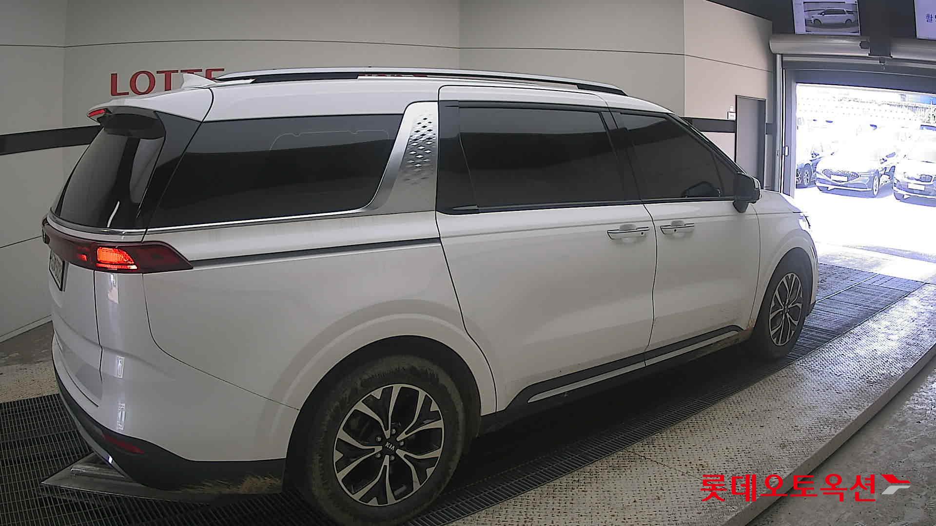2021 - kia carnival